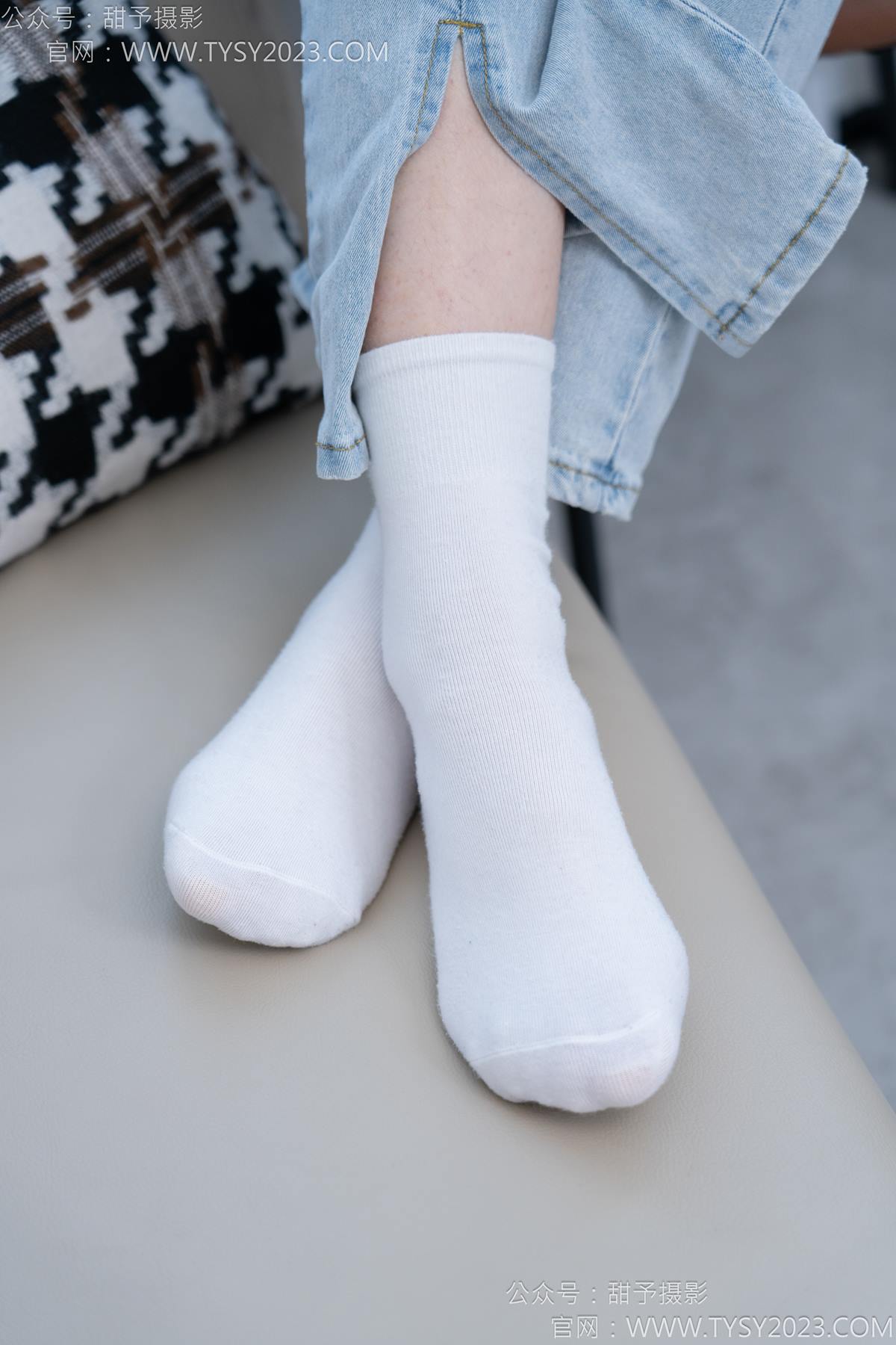 图片[17]-甜予摄影 NO.181 小容-板鞋、白棉袜、裸足[98P] – 速更版-美库
