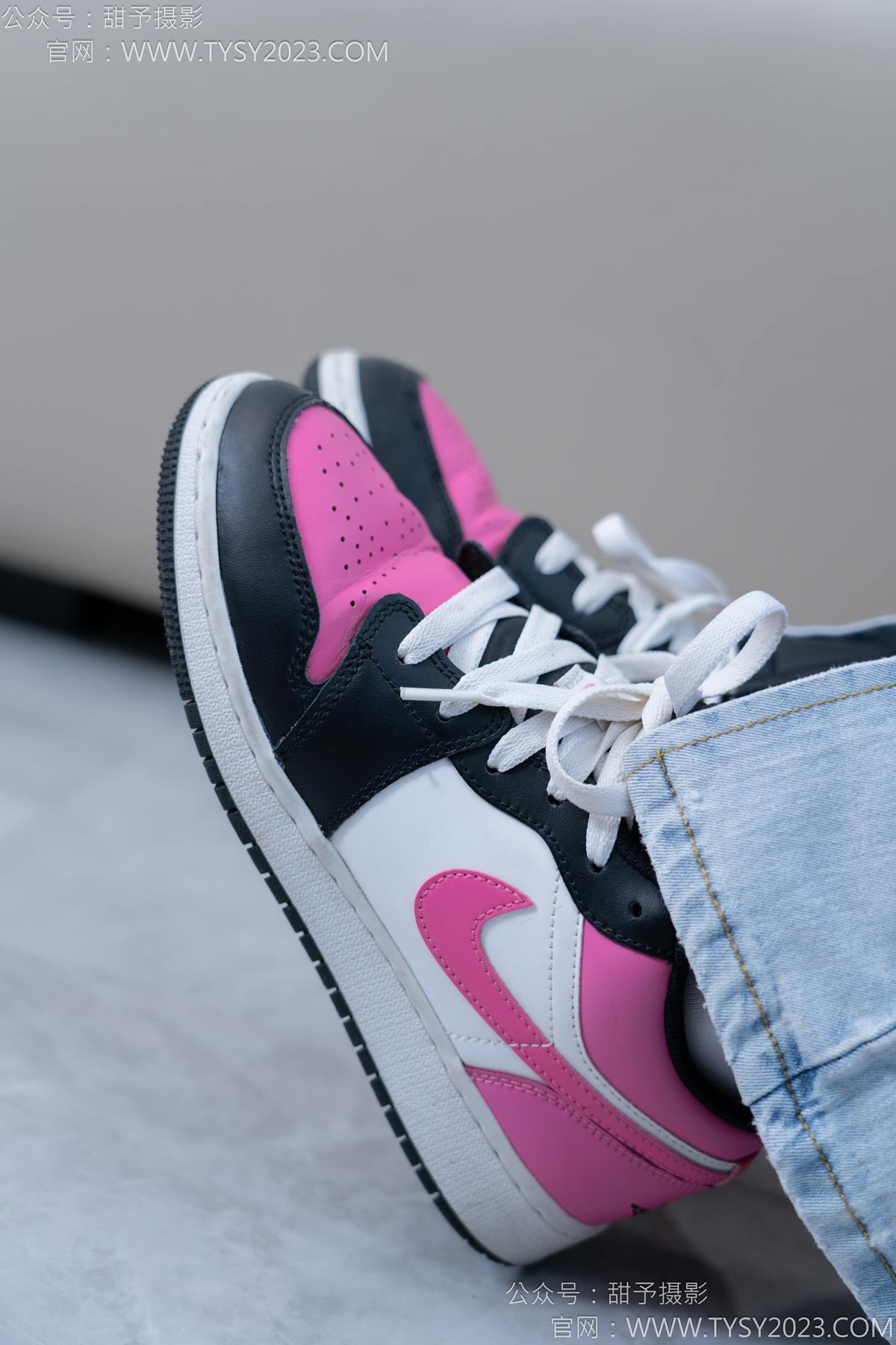 图片[18]-甜予摄影 NO.181 小容-板鞋、白棉袜、裸足[98P] – 速更版-美库