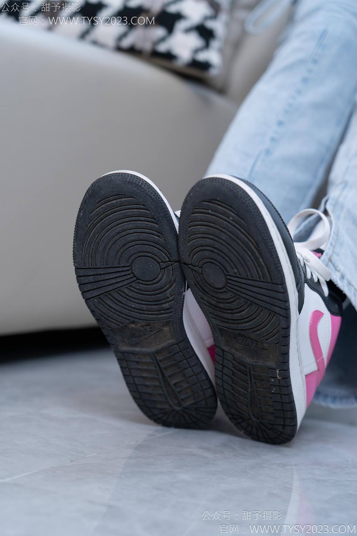 图片[28]-甜予摄影 NO.181 小容-板鞋、白棉袜、裸足[98P] – 速更版-美库