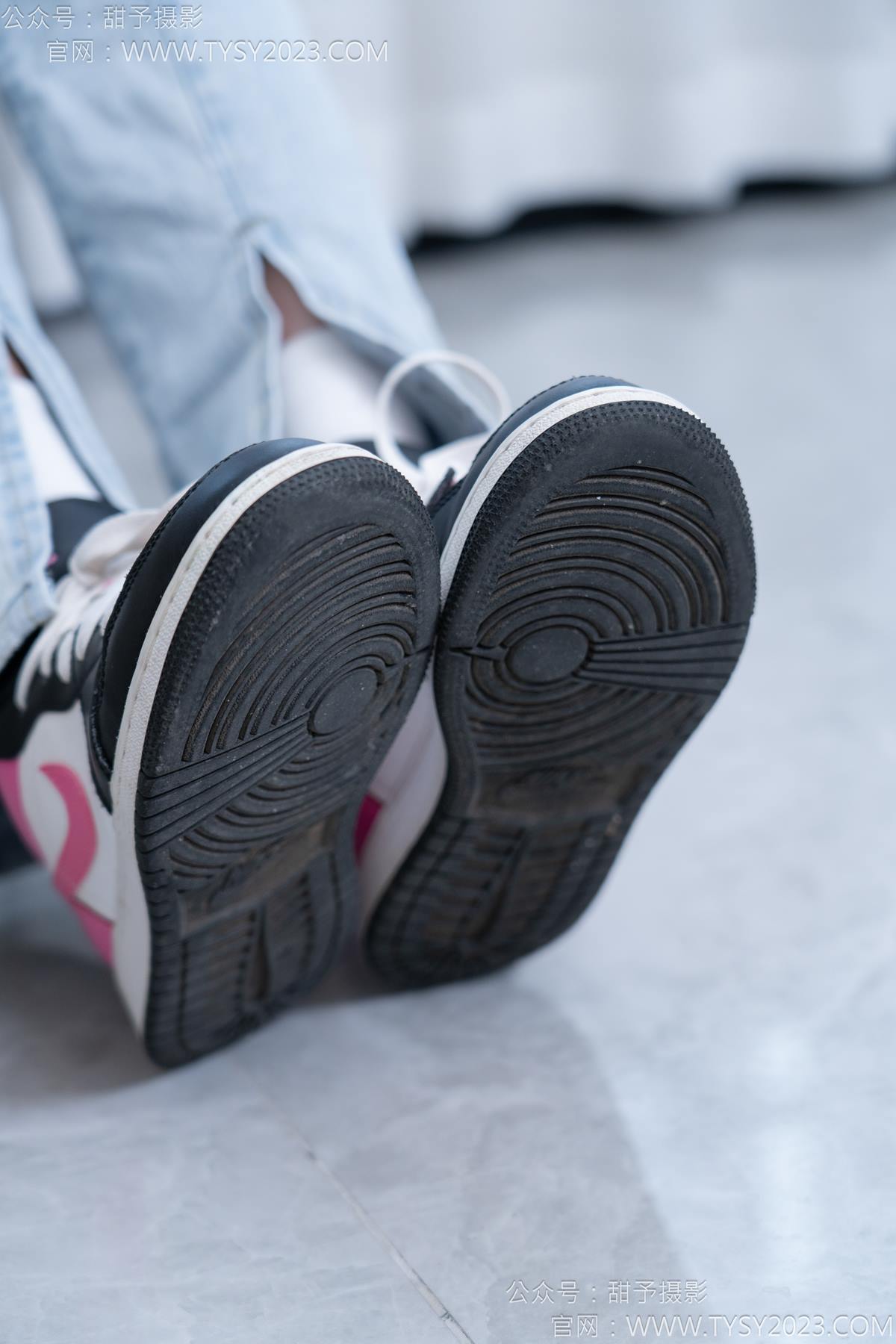 图片[35]-甜予摄影 NO.181 小容-板鞋、白棉袜、裸足[98P] – 速更版-美库