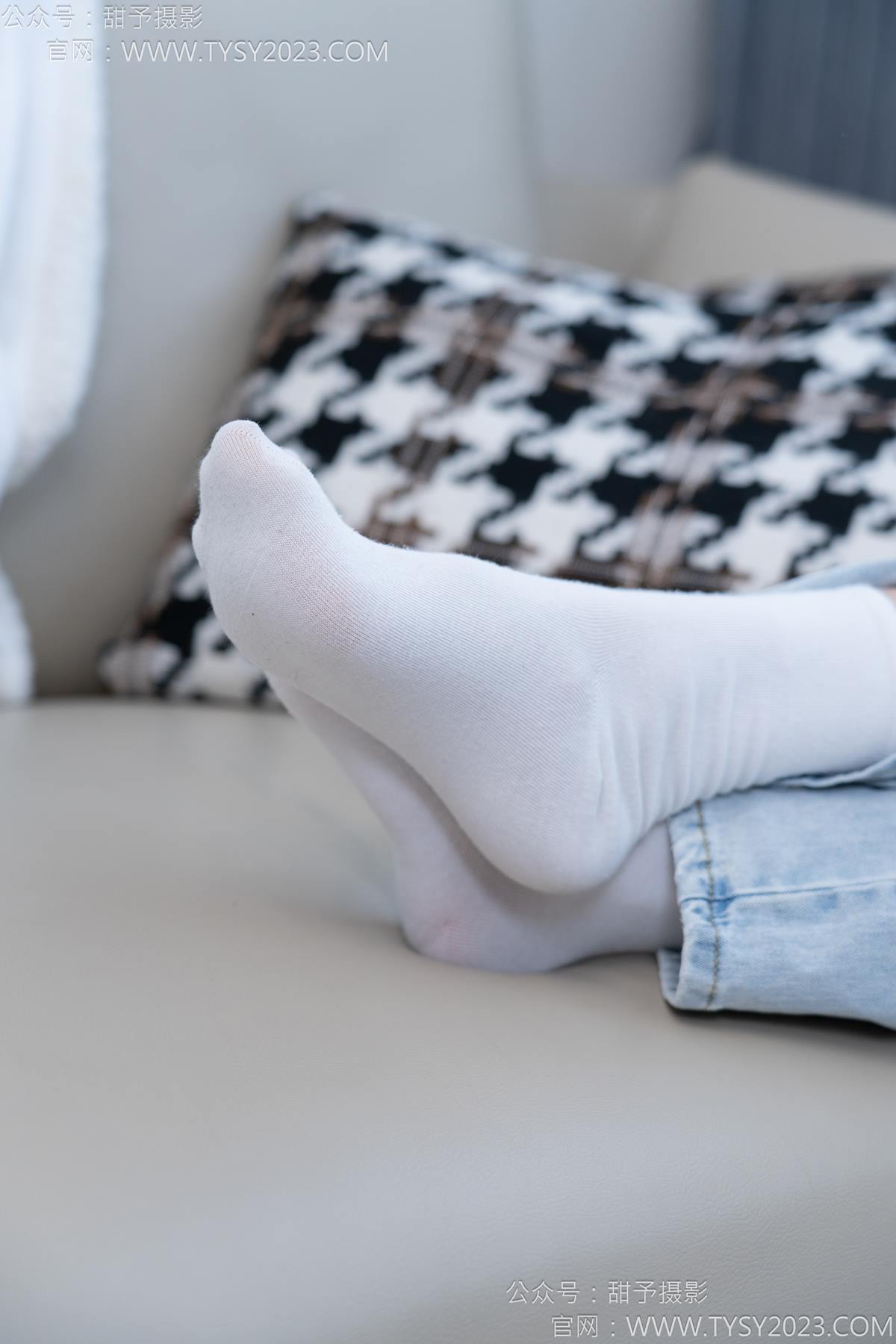 图片[41]-甜予摄影 NO.181 小容-板鞋、白棉袜、裸足[98P] – 速更版-美库