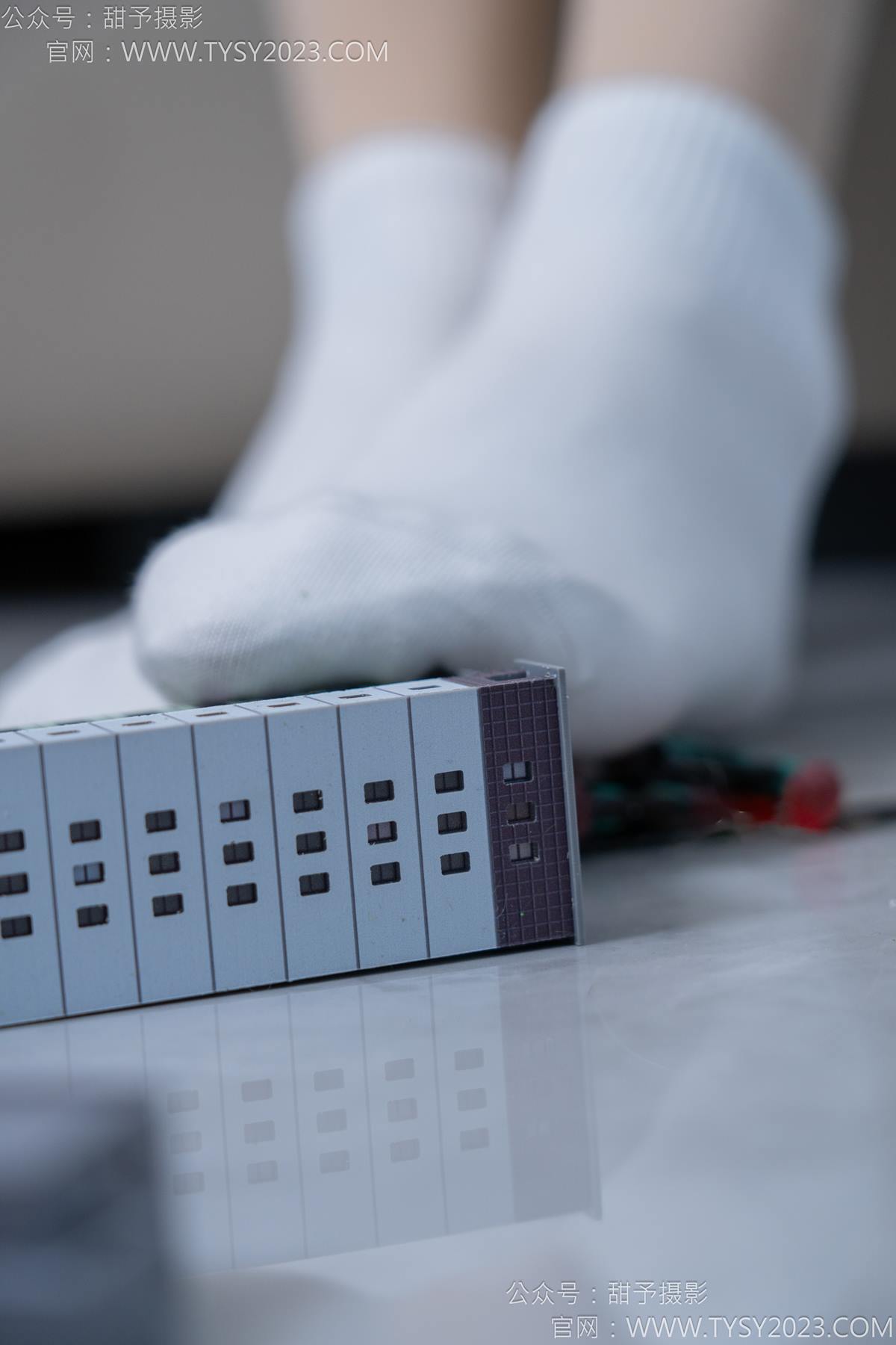 图片[13]-甜予摄影 NO.182 珞珞-板鞋、白棉袜、厚肉丝、小人国剧情[104P] – 速更版-美库