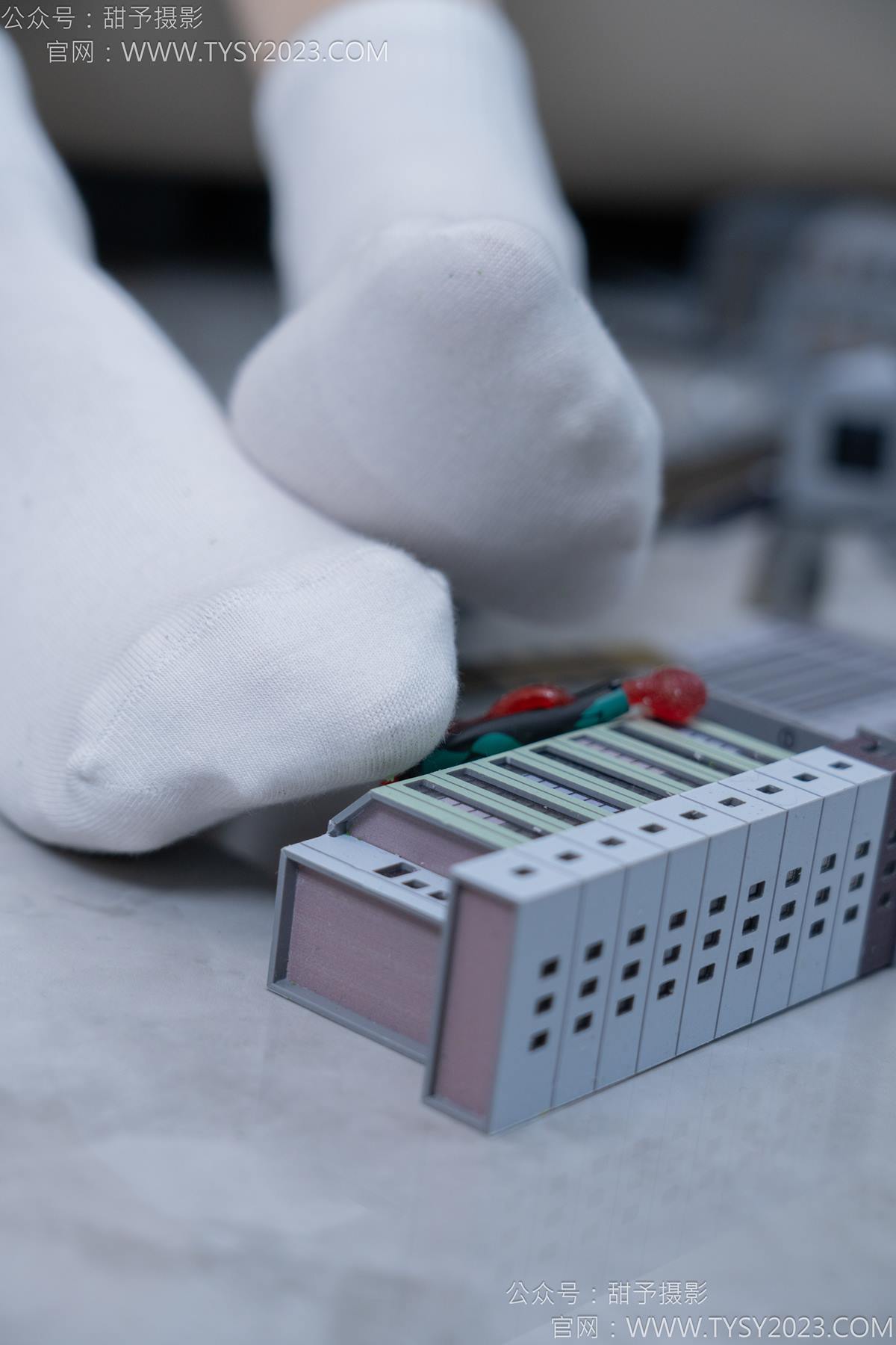 图片[17]-甜予摄影 NO.182 珞珞-板鞋、白棉袜、厚肉丝、小人国剧情[104P] – 速更版-美库