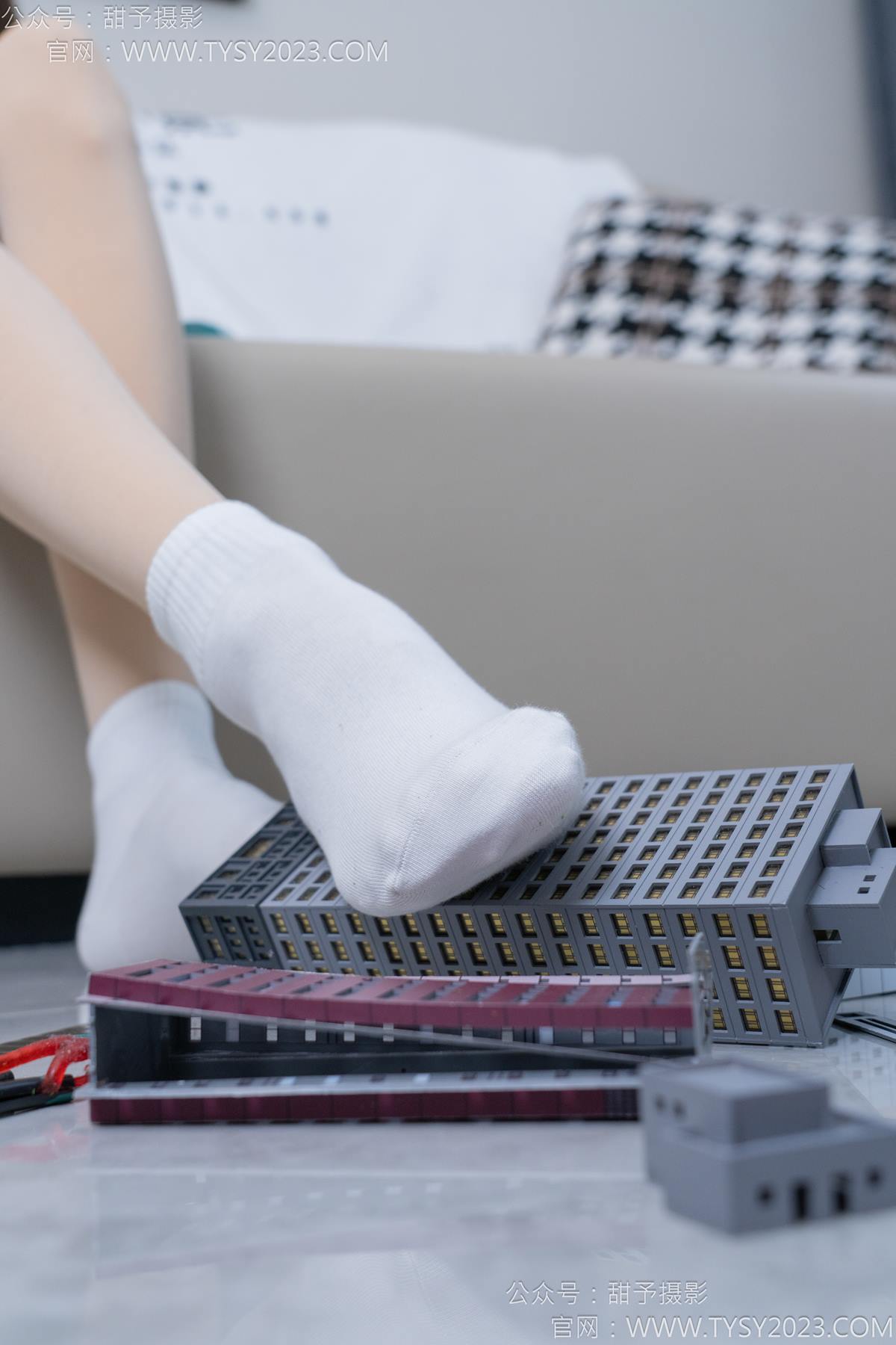 图片[24]-甜予摄影 NO.182 珞珞-板鞋、白棉袜、厚肉丝、小人国剧情[104P] – 速更版-美库