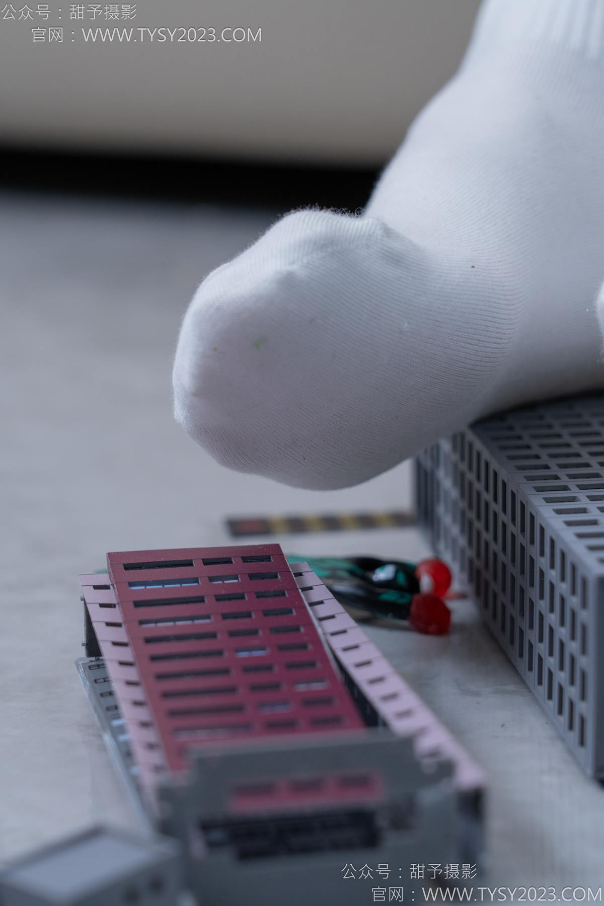 图片[34]-甜予摄影 NO.182 珞珞-板鞋、白棉袜、厚肉丝、小人国剧情[104P] – 速更版-美库