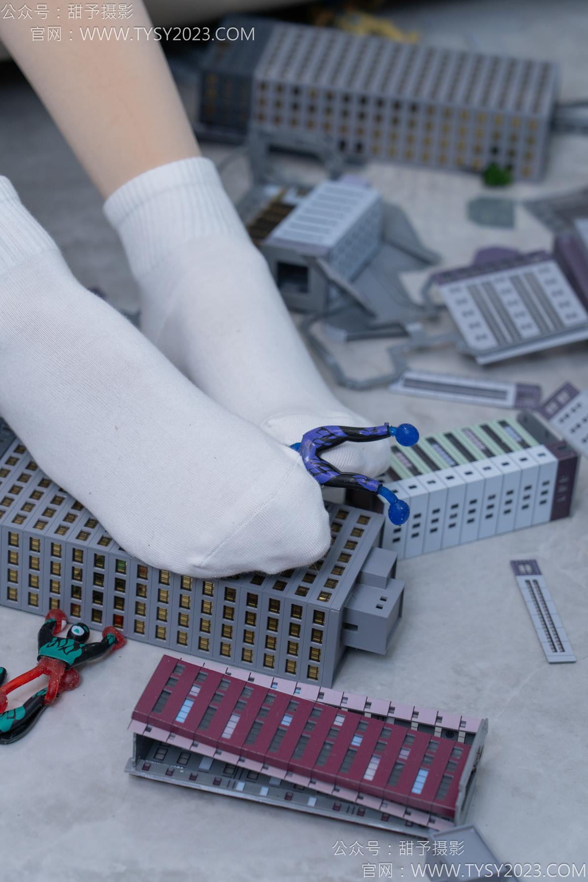 图片[40]-甜予摄影 NO.182 珞珞-板鞋、白棉袜、厚肉丝、小人国剧情[104P] – 速更版-美库