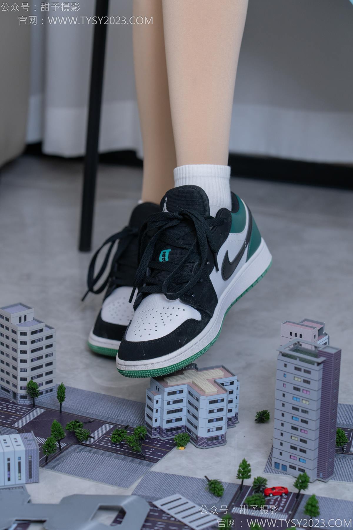 图片[65]-甜予摄影 NO.182 珞珞-板鞋、白棉袜、厚肉丝、小人国剧情[104P] – 速更版-美库