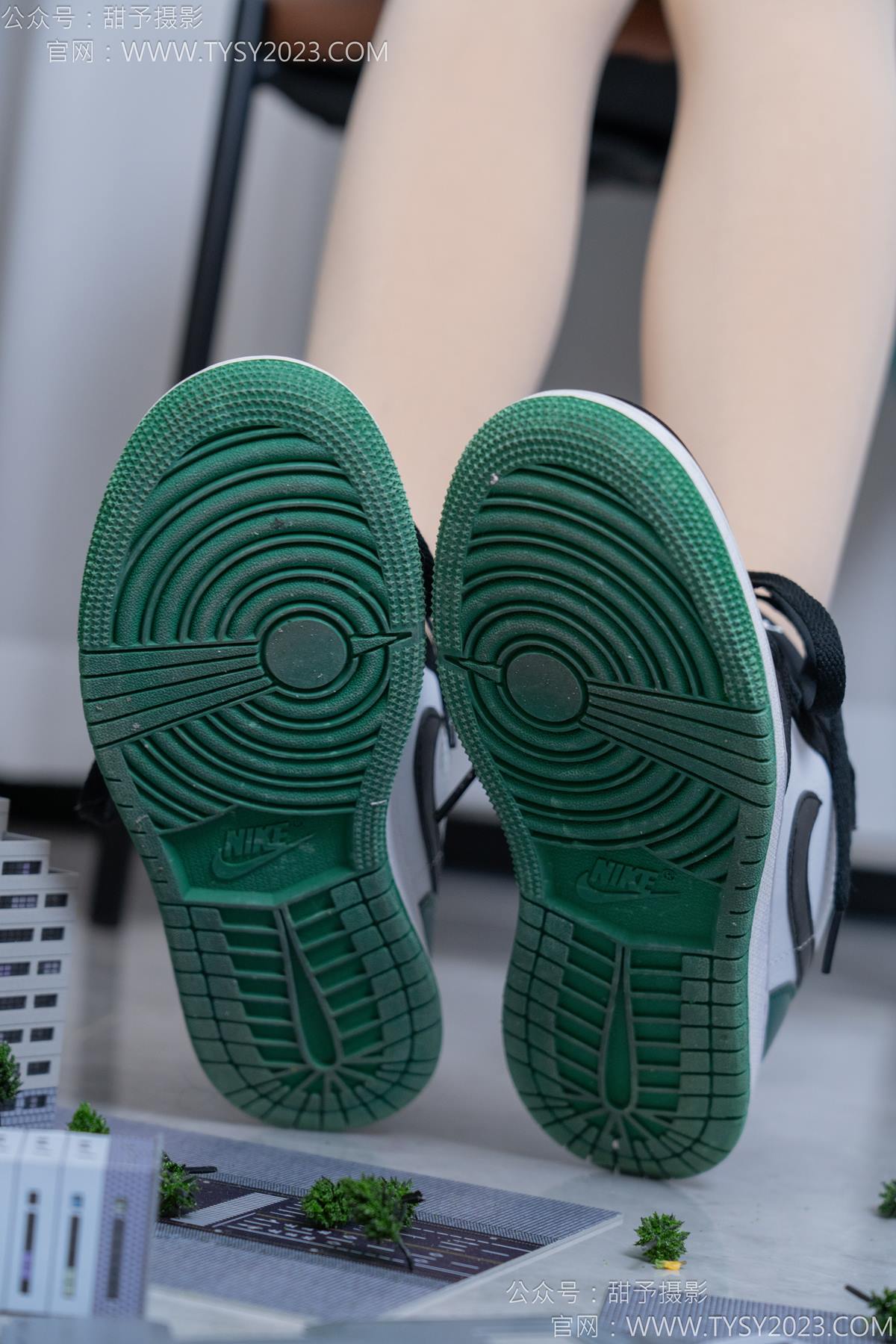 图片[73]-甜予摄影 NO.182 珞珞-板鞋、白棉袜、厚肉丝、小人国剧情[104P] – 速更版-美库