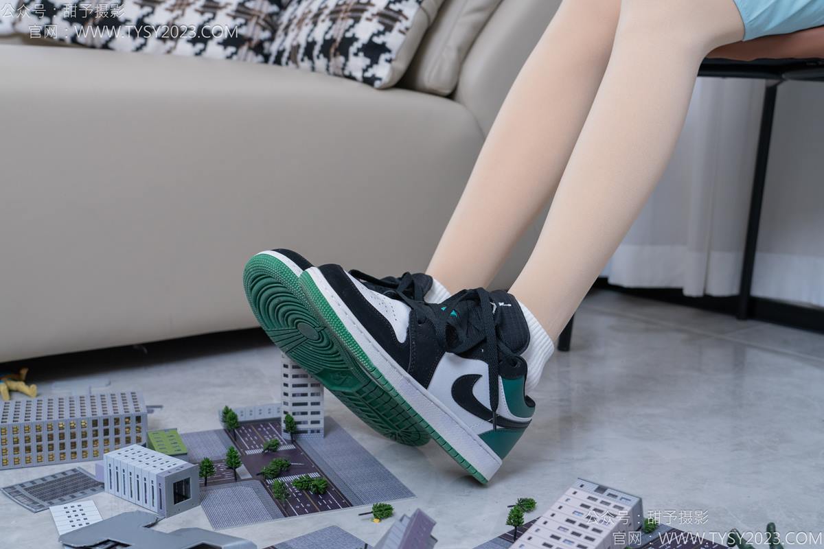 图片[75]-甜予摄影 NO.182 珞珞-板鞋、白棉袜、厚肉丝、小人国剧情[104P] – 速更版-美库