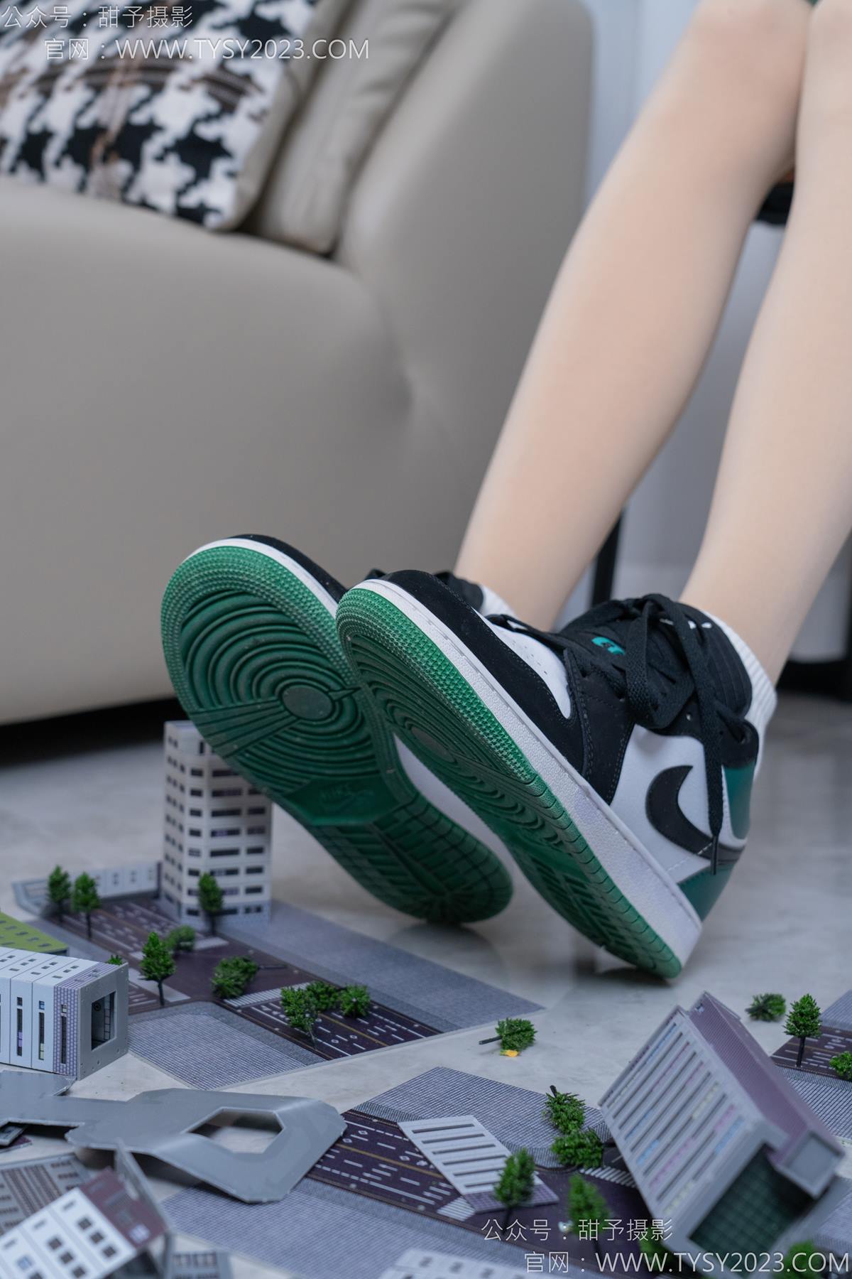 图片[77]-甜予摄影 NO.182 珞珞-板鞋、白棉袜、厚肉丝、小人国剧情[104P] – 速更版-美库