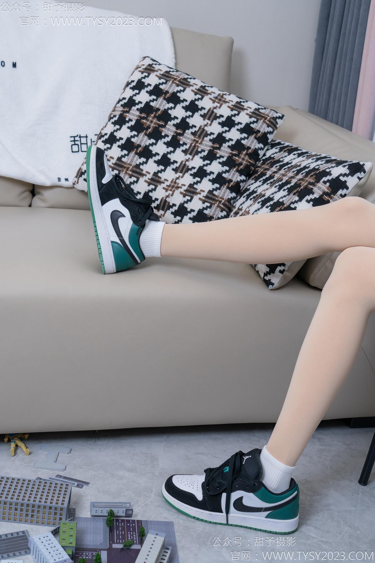 图片[81]-甜予摄影 NO.182 珞珞-板鞋、白棉袜、厚肉丝、小人国剧情[104P] – 速更版-美库