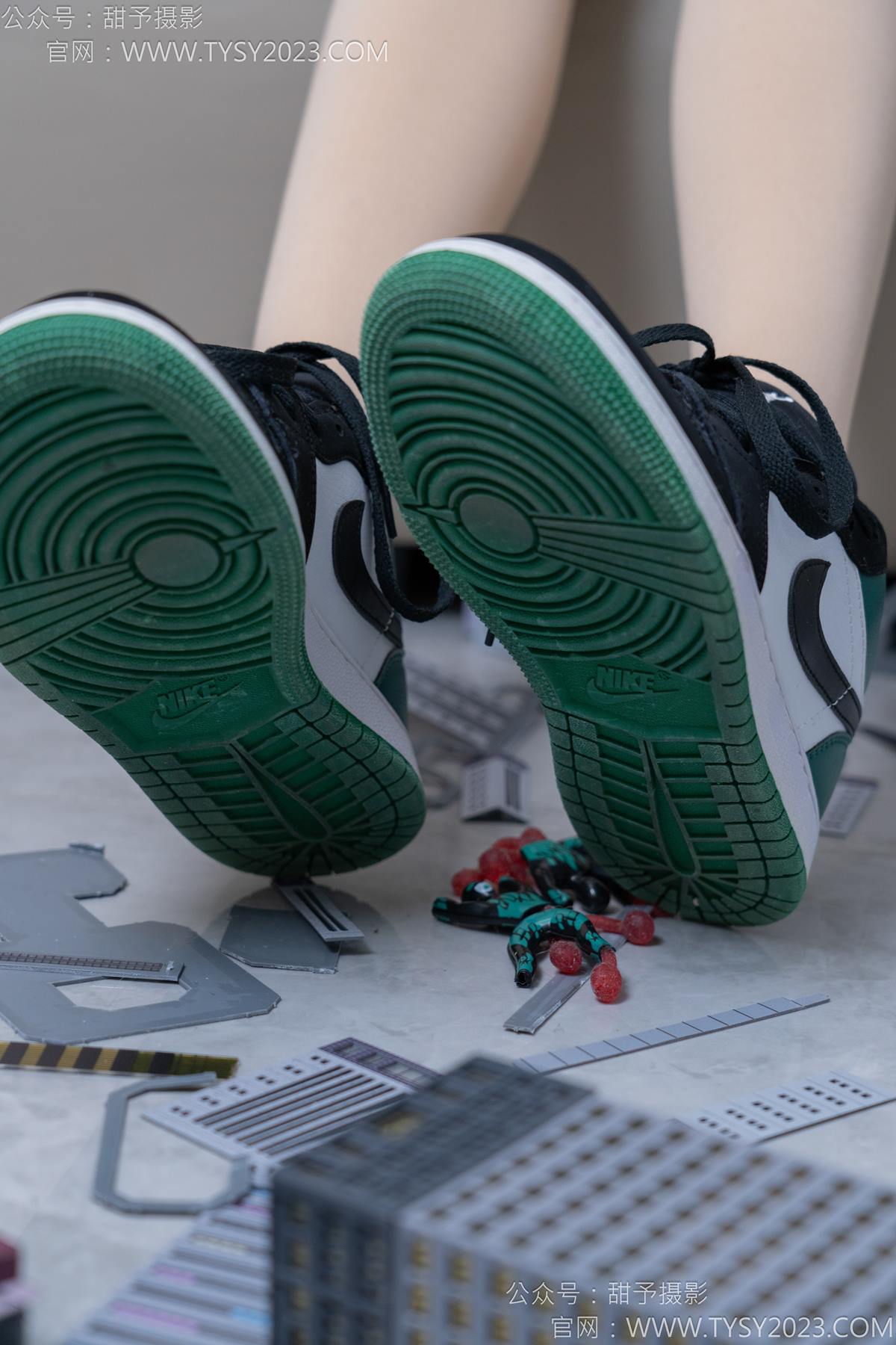 图片[104]-甜予摄影 NO.182 珞珞-板鞋、白棉袜、厚肉丝、小人国剧情[104P] – 速更版-美库