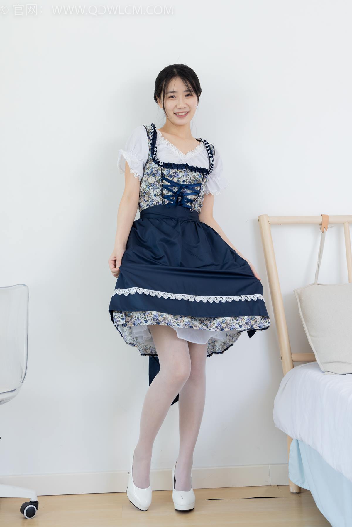 物恋传媒 NO.2365 菜菜-高跟鞋、薄白丝、裸足[104P] - 速更版-绅士图