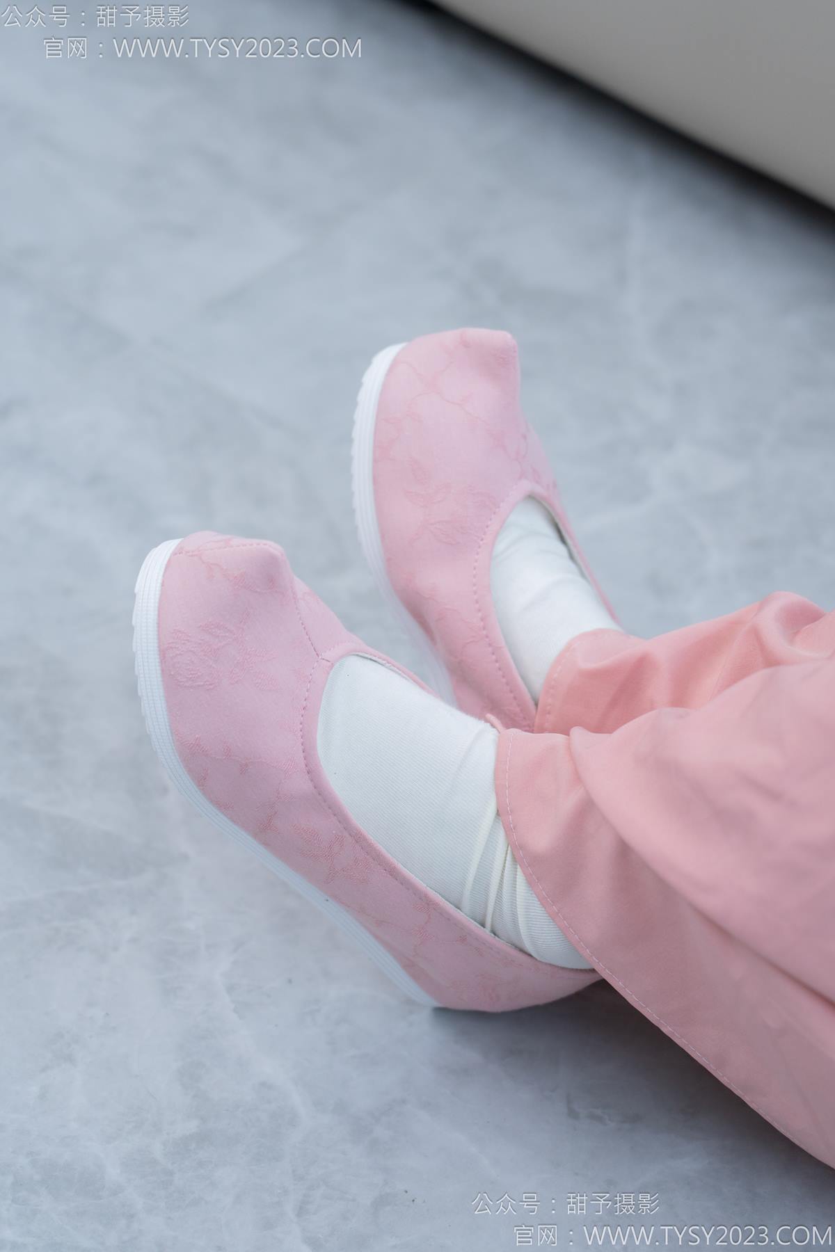 图片[36]-甜予摄影 NO.183 知知-布鞋、白棉袜、裸足[112P] – 速更版-美库