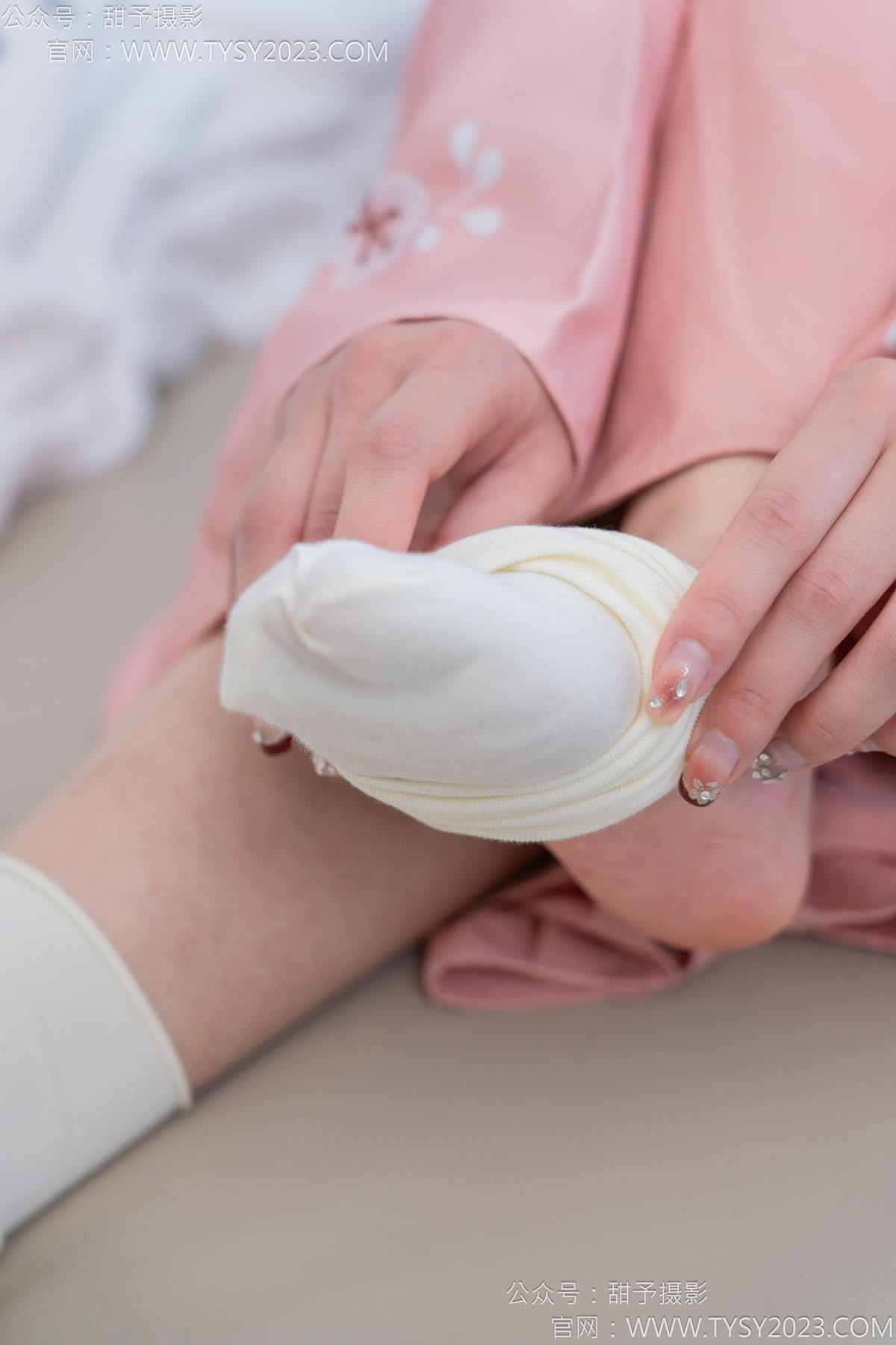 图片[69]-甜予摄影 NO.183 知知-布鞋、白棉袜、裸足[112P] – 速更版-美库