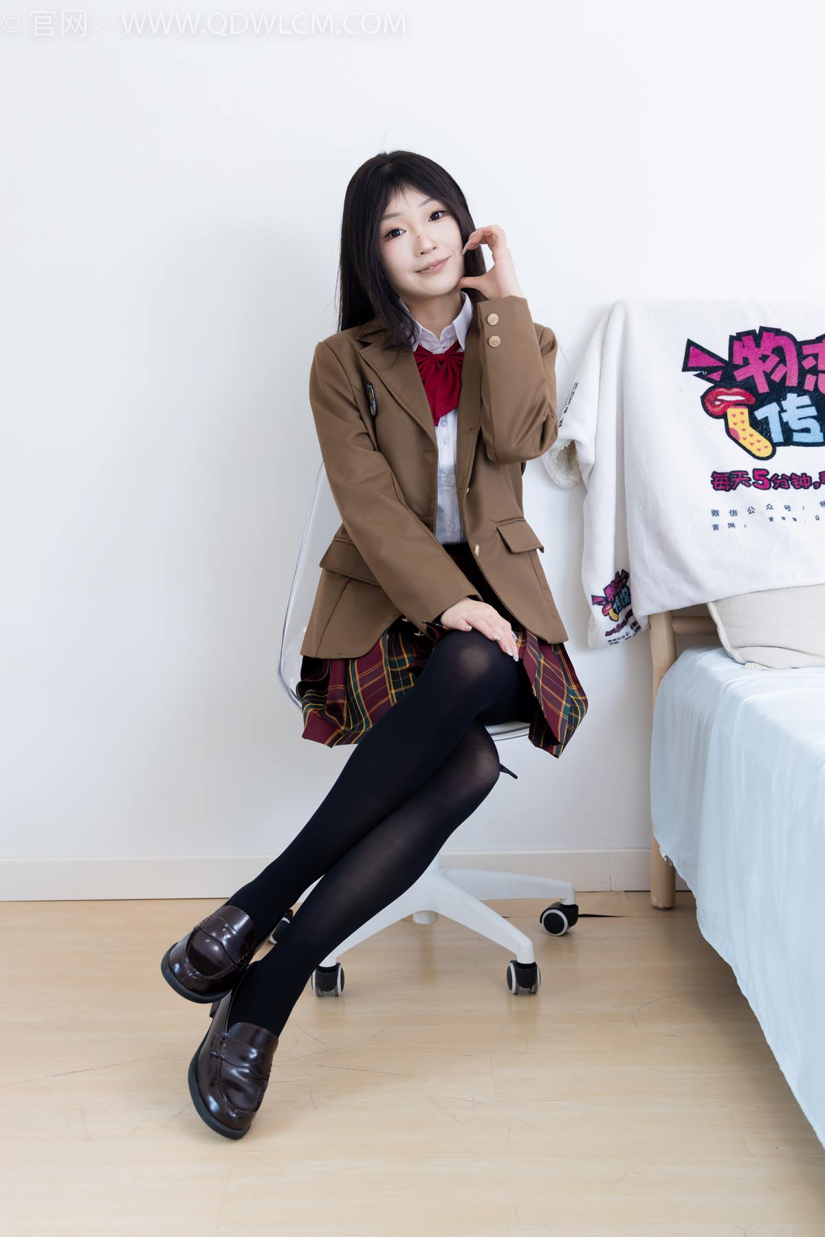 图片[11]-物恋传媒 NO.2367 嘟嘟-皮鞋、厚黑丝、jk制服[133P] – 速更版-美库