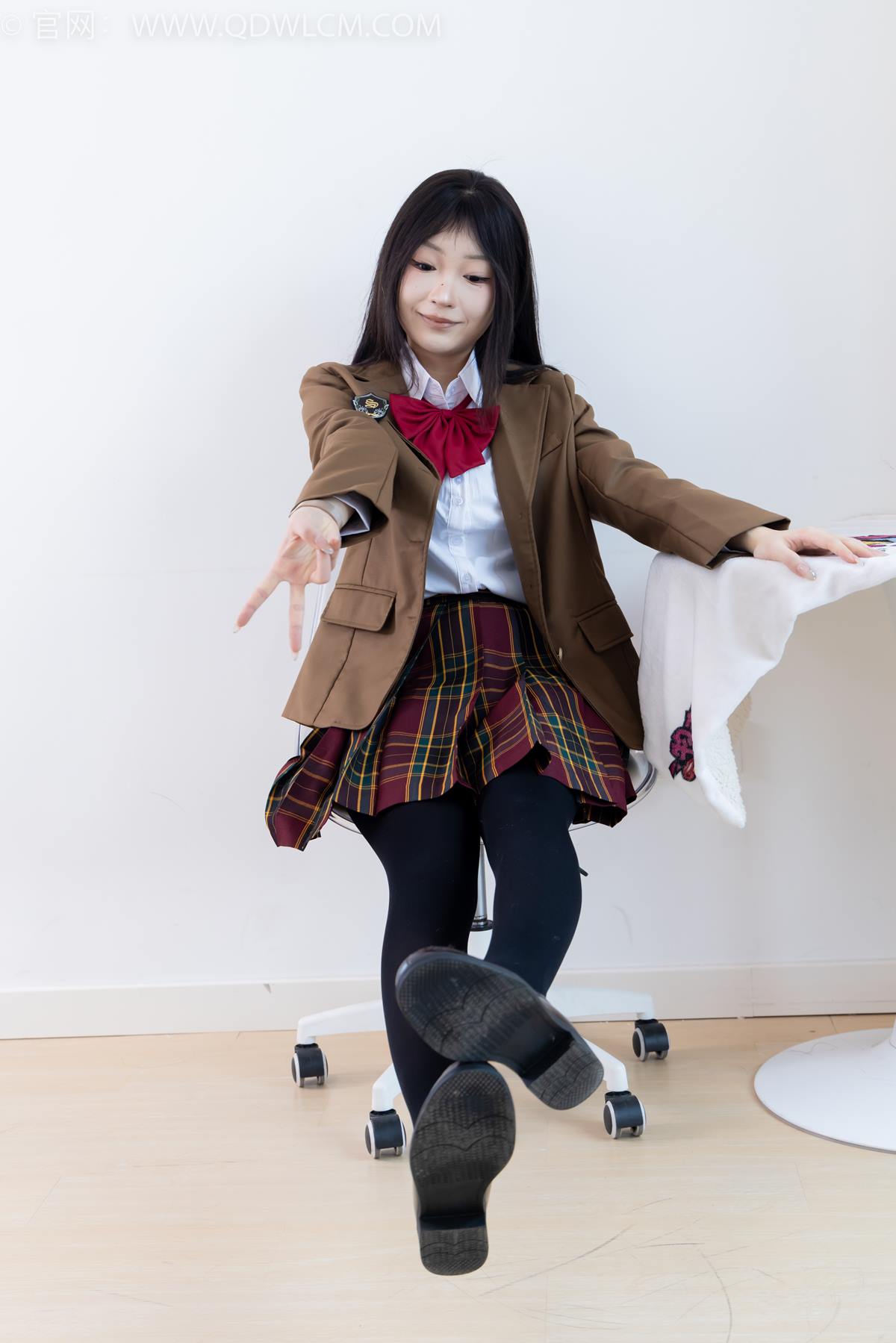 图片[18]-物恋传媒 NO.2367 嘟嘟-皮鞋、厚黑丝、jk制服[133P] – 速更版-美库