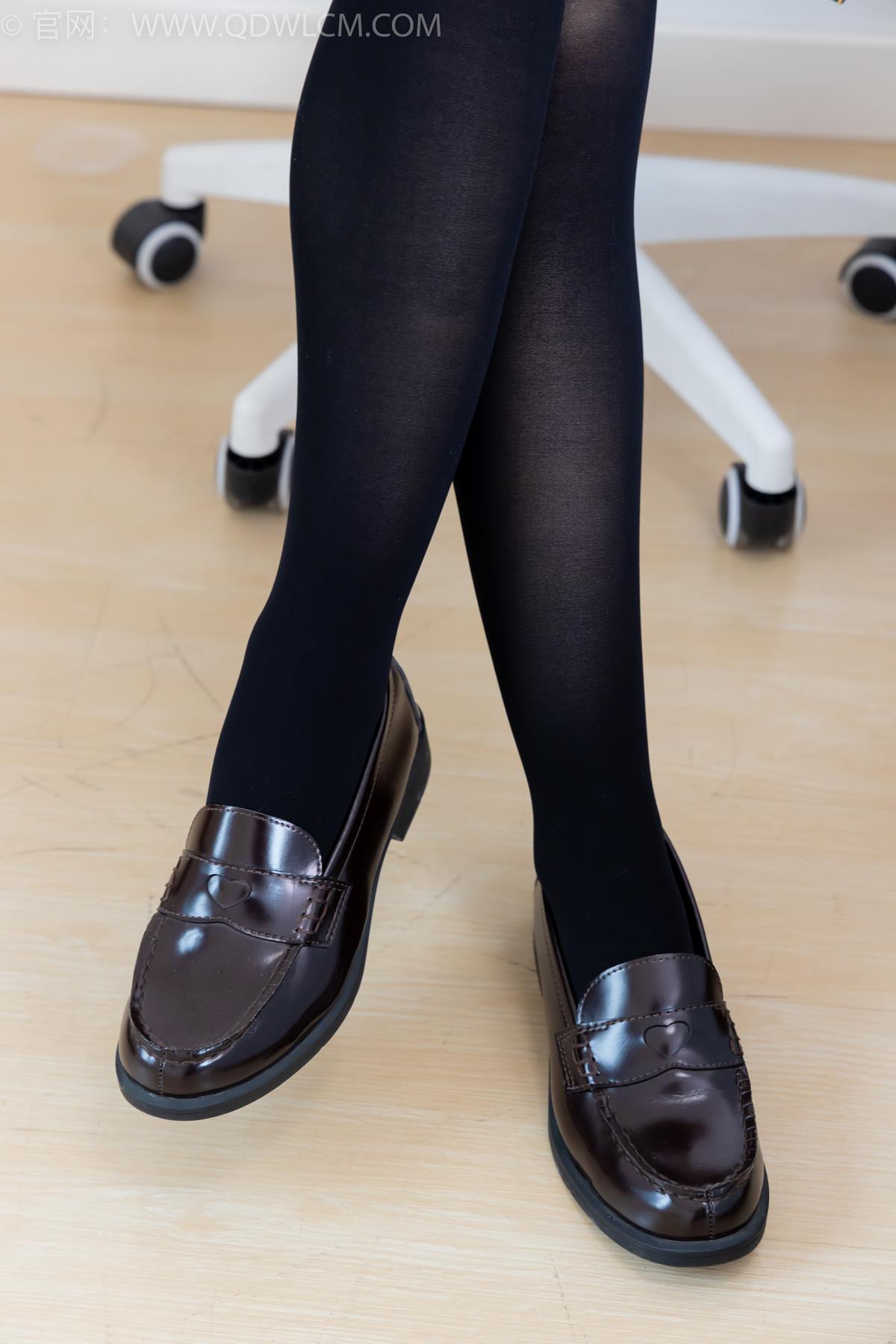 图片[130]-物恋传媒 NO.2367 嘟嘟-皮鞋、厚黑丝、jk制服[133P] – 速更版-美库