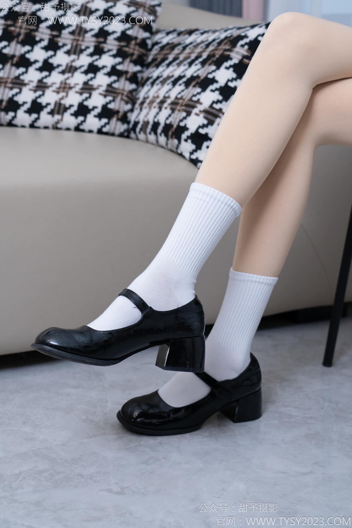 图片[19]-甜予摄影 NO.185 珞珞-皮鞋、白棉袜、厚肉丝[110P] – 速更版-美库