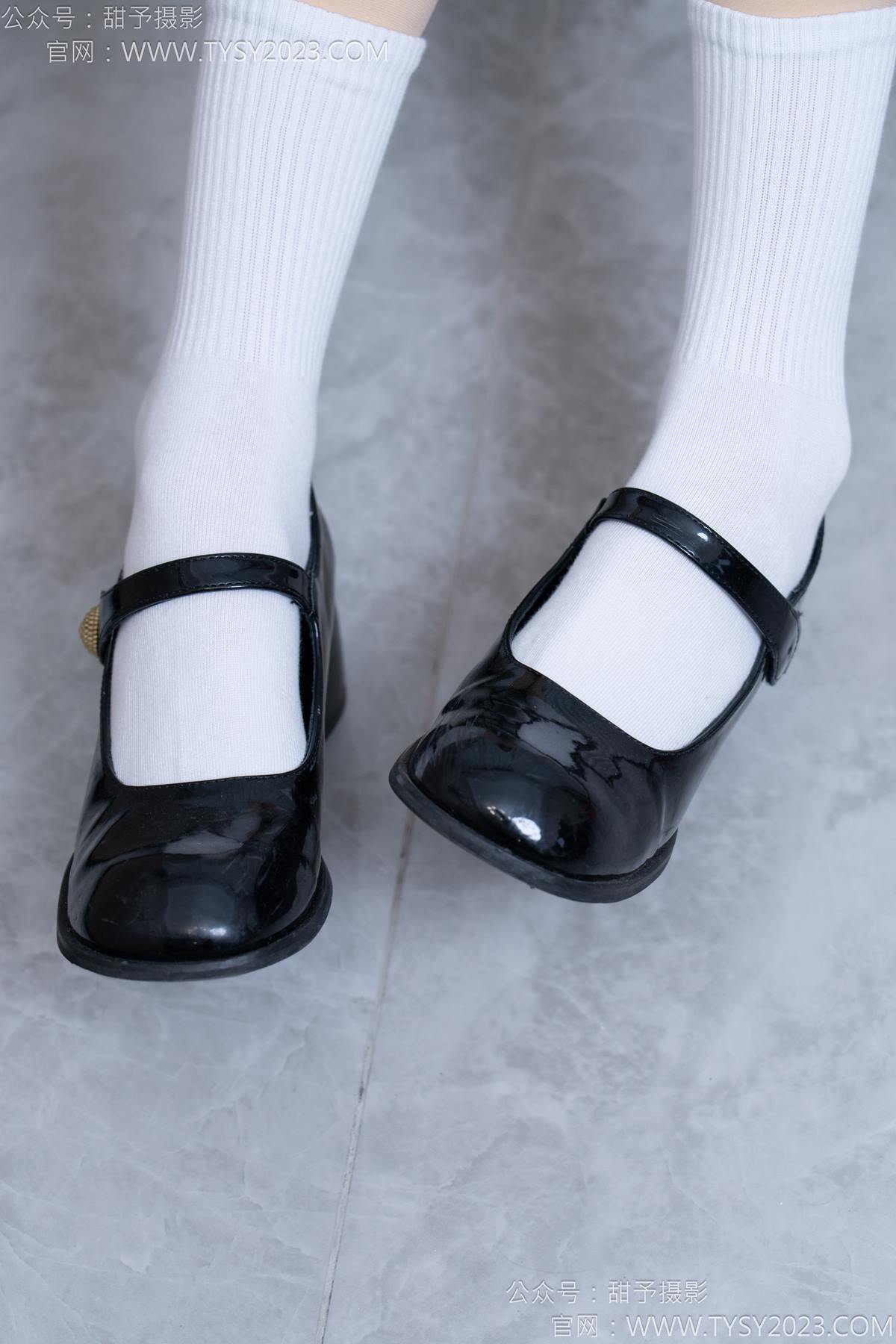 图片[25]-甜予摄影 NO.185 珞珞-皮鞋、白棉袜、厚肉丝[110P] – 速更版-美库