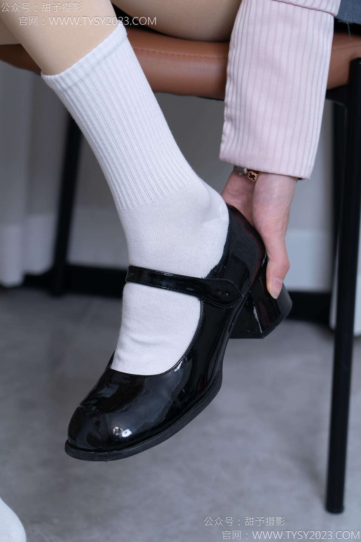 图片[28]-甜予摄影 NO.185 珞珞-皮鞋、白棉袜、厚肉丝[110P] – 速更版-美库