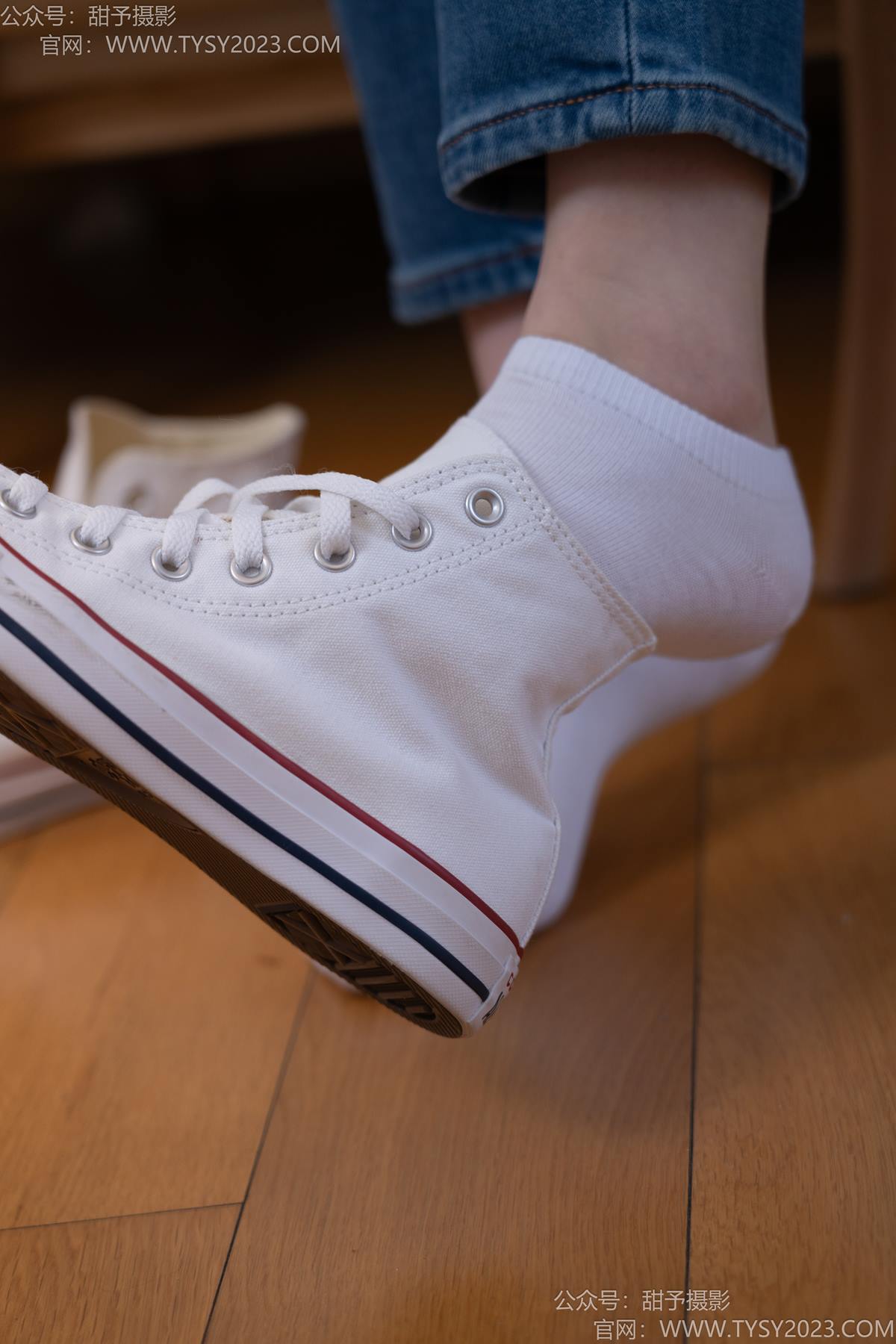 图片[17]-甜予摄影 NO.189 璇璇-帆布鞋、裸足、抖腿剧情[90P] – 速更版-美库