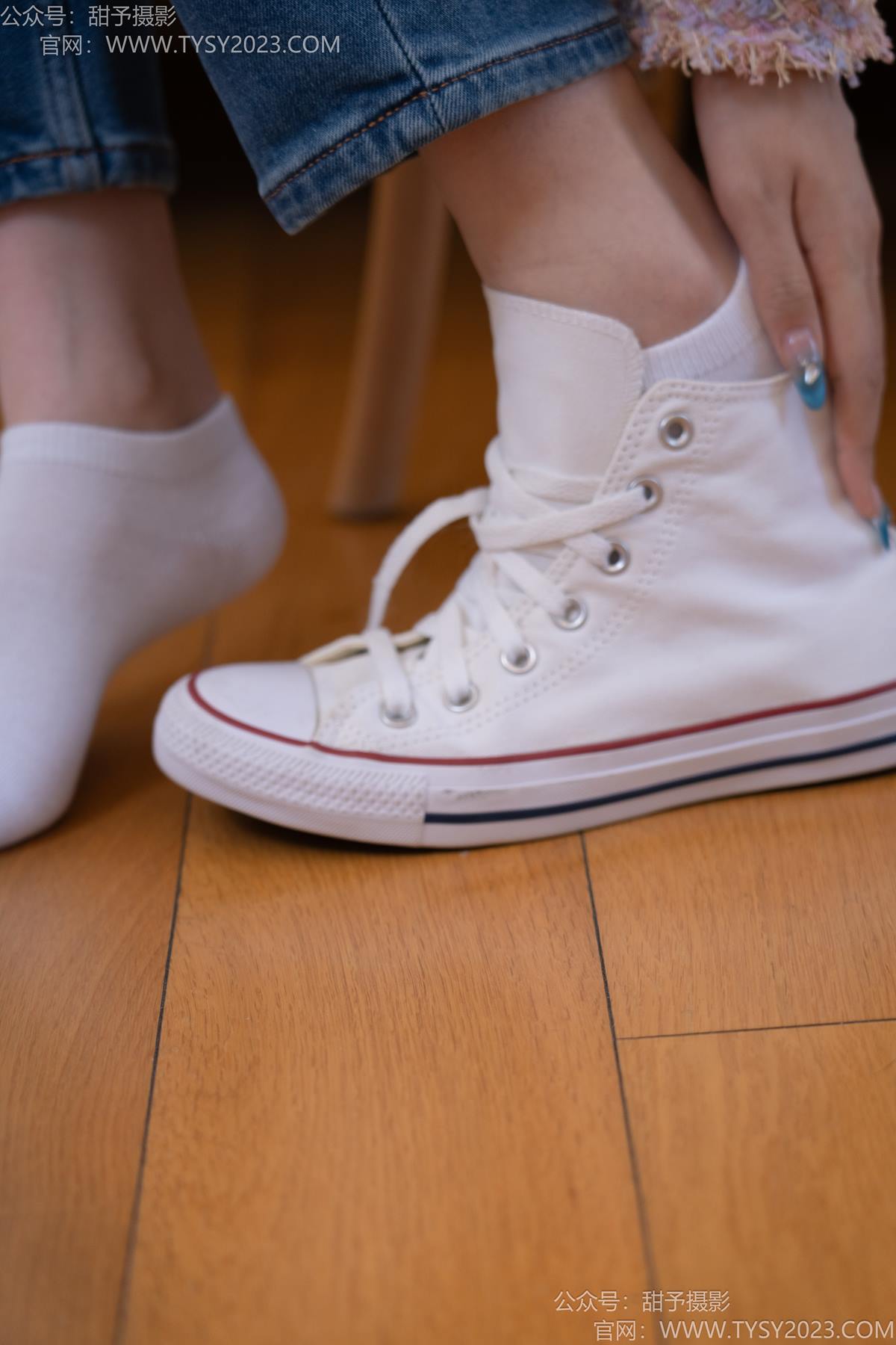 图片[31]-甜予摄影 NO.189 璇璇-帆布鞋、裸足、抖腿剧情[90P] – 速更版-美库