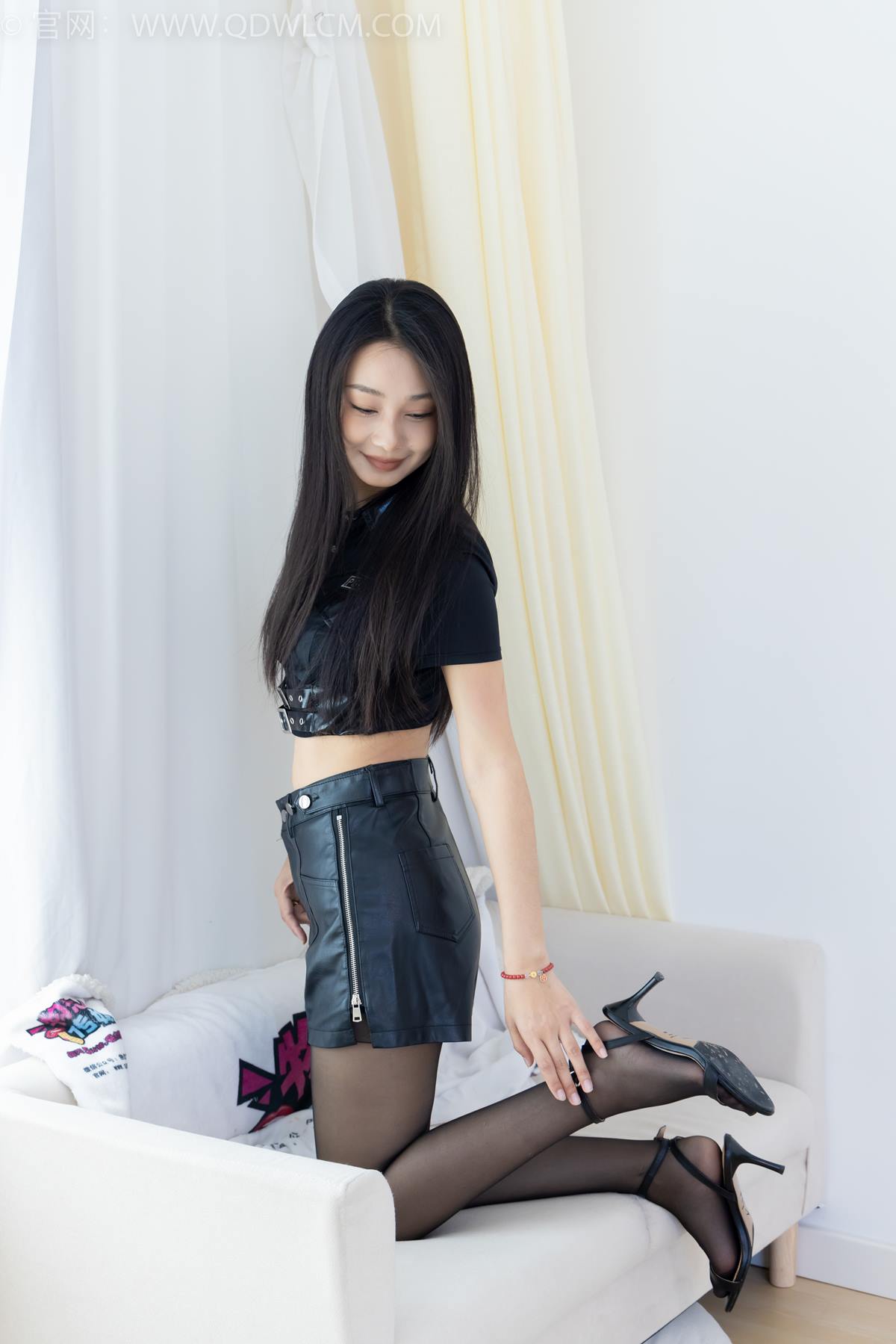 图片[11]-物恋传媒 NO.2374 岚岚-高跟凉鞋、薄黑丝脚尖透明款、肚子疼揉肚子剧情[106P] – 速更版-美库