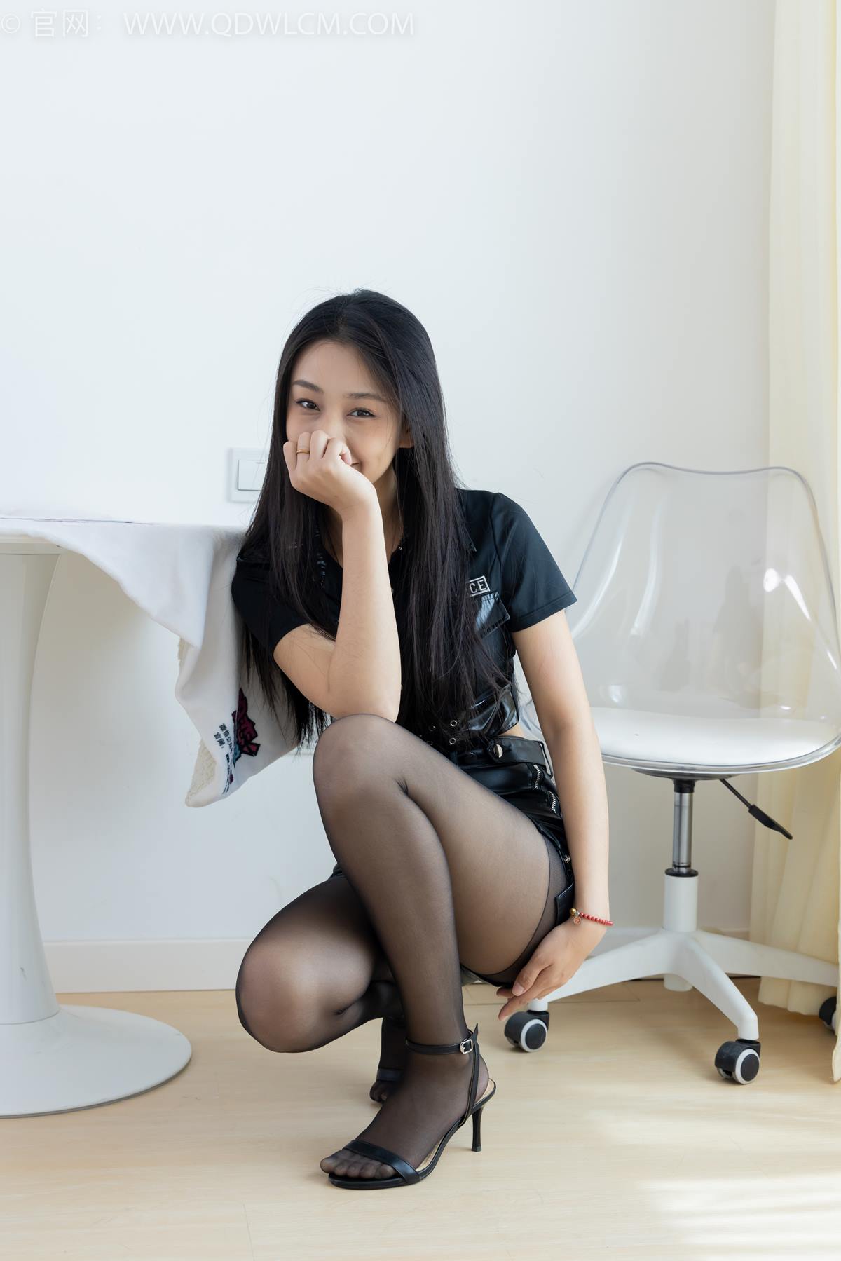 图片[102]-物恋传媒 NO.2374 岚岚-高跟凉鞋、薄黑丝脚尖透明款、肚子疼揉肚子剧情[106P] – 速更版-美库