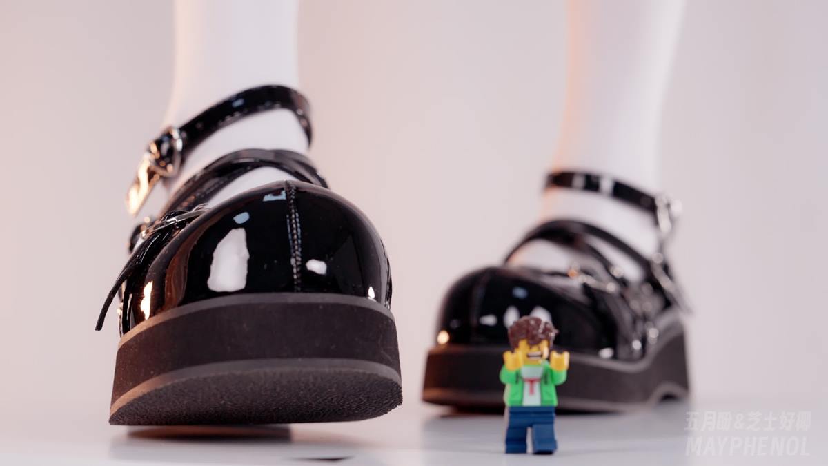 图片[10]-芝士好椰 NO.064 – 一次看够五双巨大鞋底材质[14P] – 速更版-美库