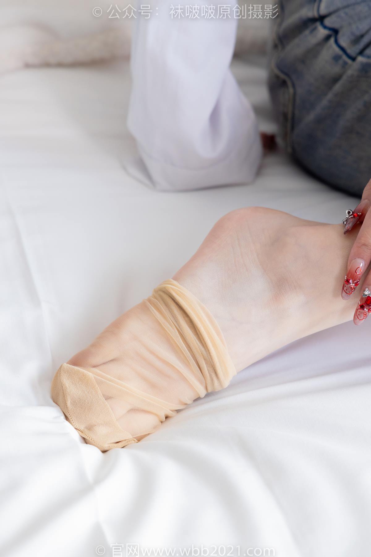 图片[54]-[BoBoSocks袜啵啵]NO.559 甜甜圈-高跟鞋、短肉丝、垫脚半蹲半脱袜子剧情[106P] – 速更版-美库