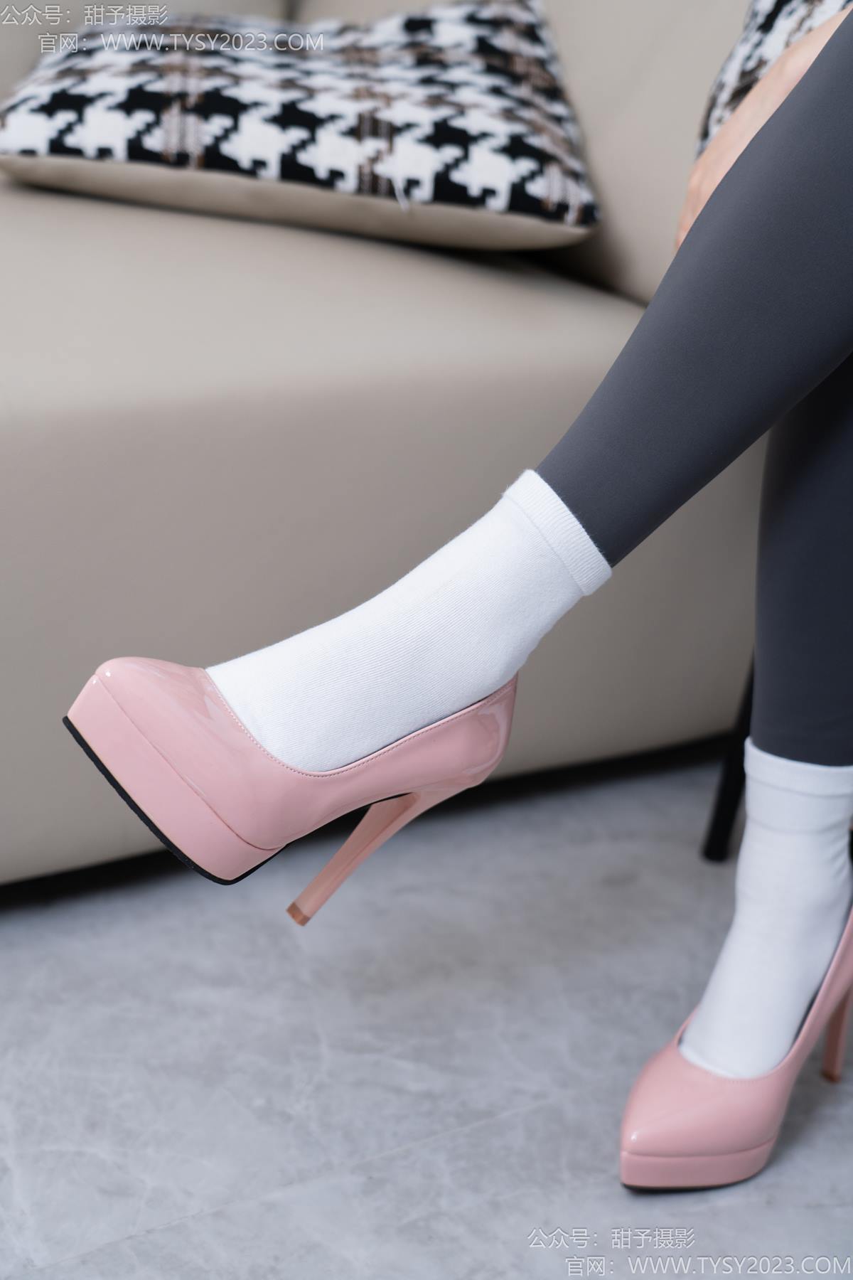 图片[33]-甜予摄影 NO.192 澜澜-高跟鞋、白棉袜、裸足[104P] – 速更版-美库