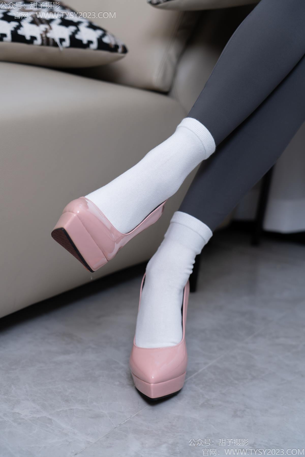 图片[39]-甜予摄影 NO.192 澜澜-高跟鞋、白棉袜、裸足[104P] – 速更版-美库