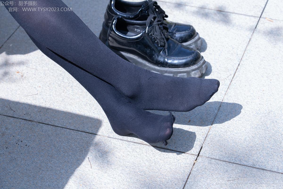 图片[38]-甜予摄影 NO.193 小甜桃-皮鞋、大腿袜、裸足[90P] – 速更版-美库