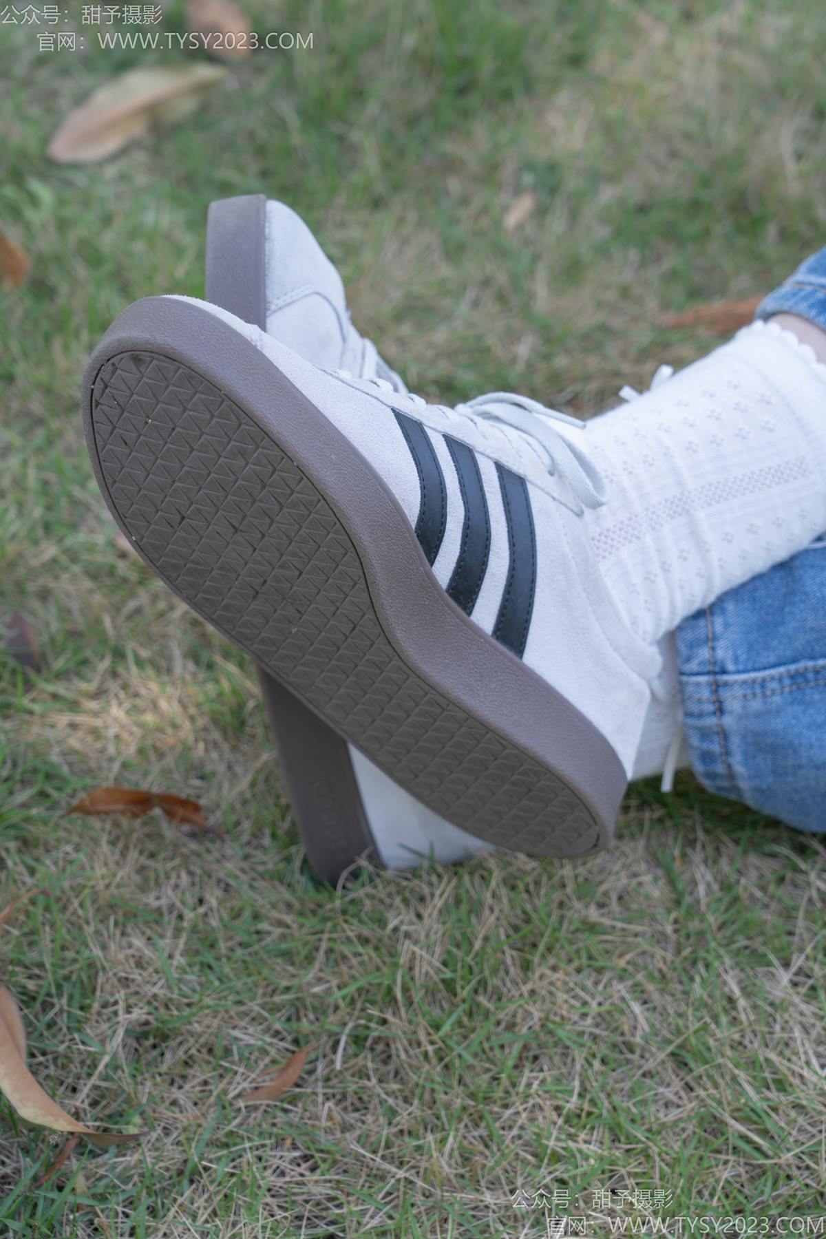 图片[19]-甜予摄影 NO.194 小橙子-板鞋、白棉袜、裸足[91P] – 速更版-美库