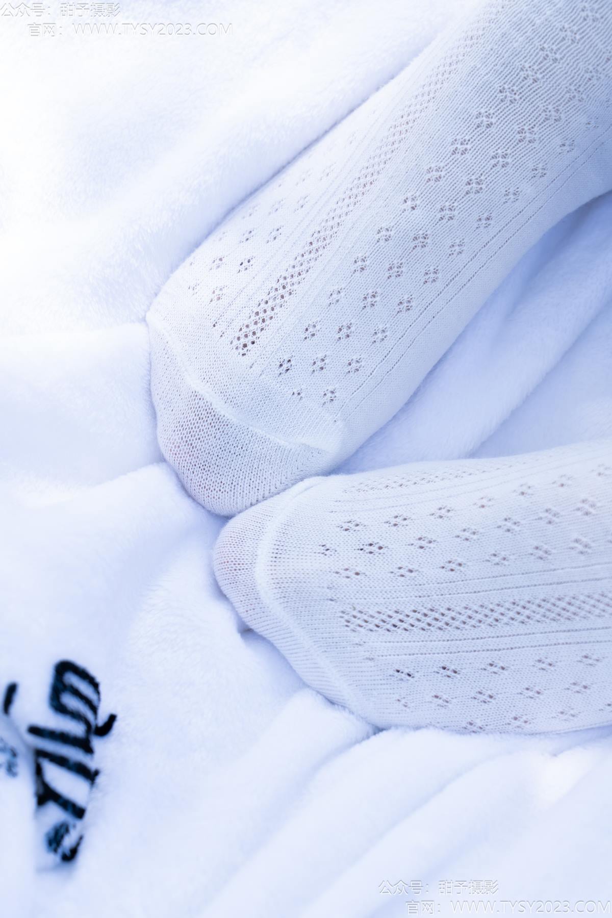 图片[37]-甜予摄影 NO.194 小橙子-板鞋、白棉袜、裸足[91P] – 速更版-美库