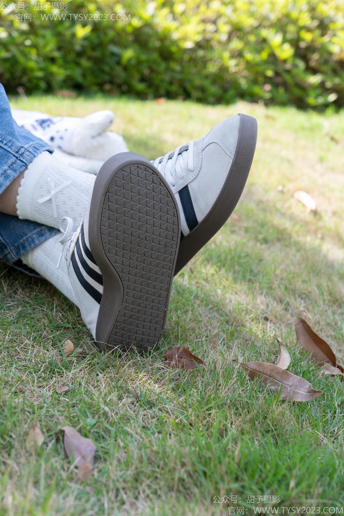 图片[91]-甜予摄影 NO.194 小橙子-板鞋、白棉袜、裸足[91P] – 速更版-美库