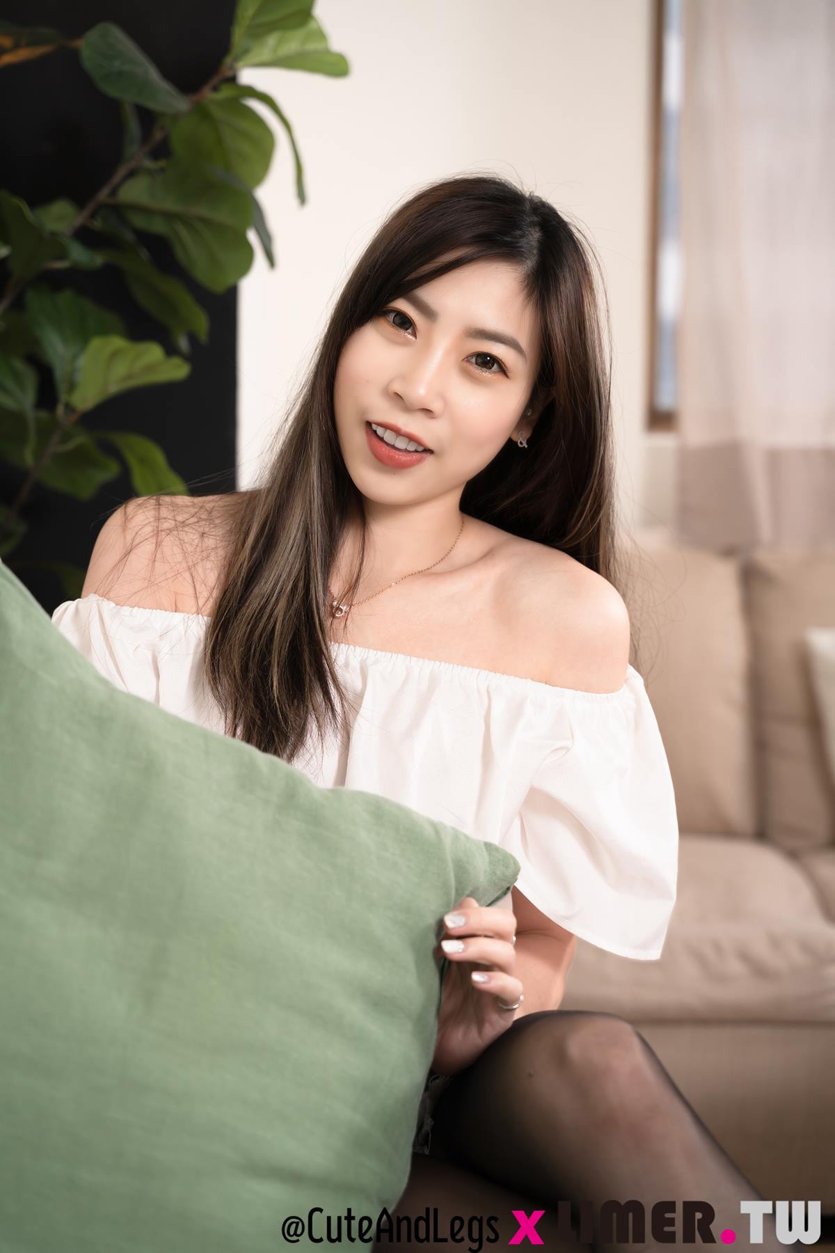 图片[12]-Limerence 101 Quintina 甜心女友的小白鞋黑色丝袜脚 [132P] – 速更版-美库