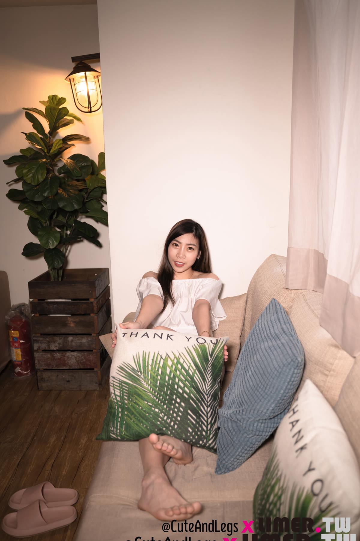 图片[122]-Limerence 101 Quintina 甜心女友的小白鞋黑色丝袜脚 [132P] – 速更版-美库