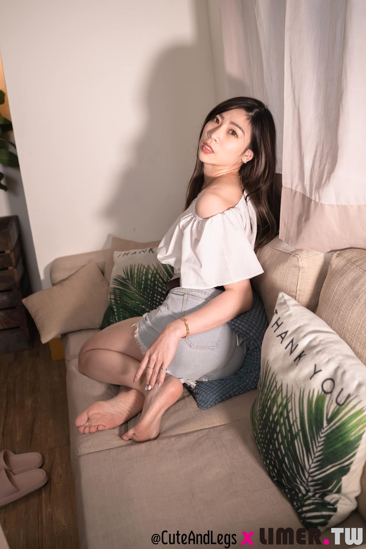 图片[133]-Limerence 101 Quintina 甜心女友的小白鞋黑色丝袜脚 [132P] – 速更版-美库