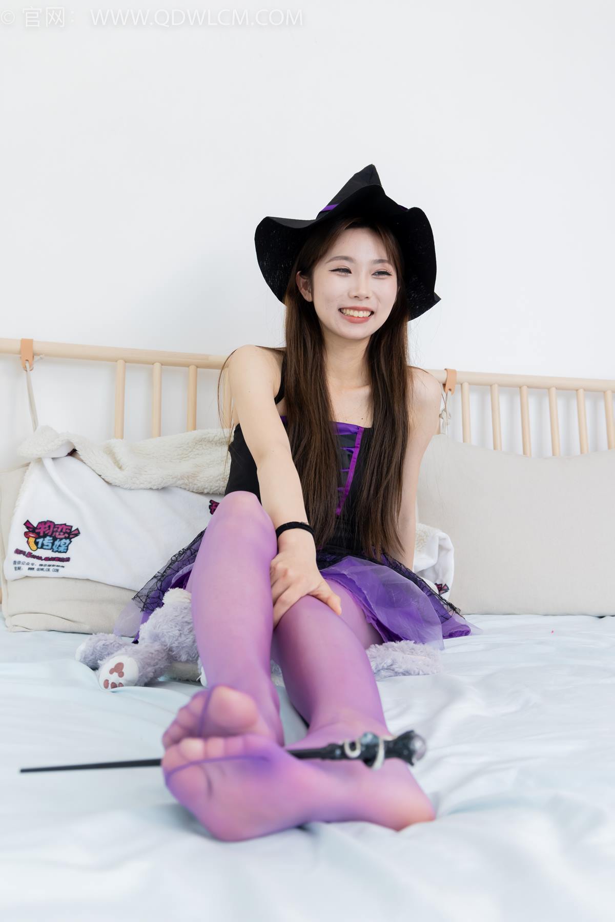 图片[30]-物恋传媒 NO.2383 泡泡-高跟鞋、油亮薄紫丝、脚玩魔法棒剧情[114P] – 速更版-美库