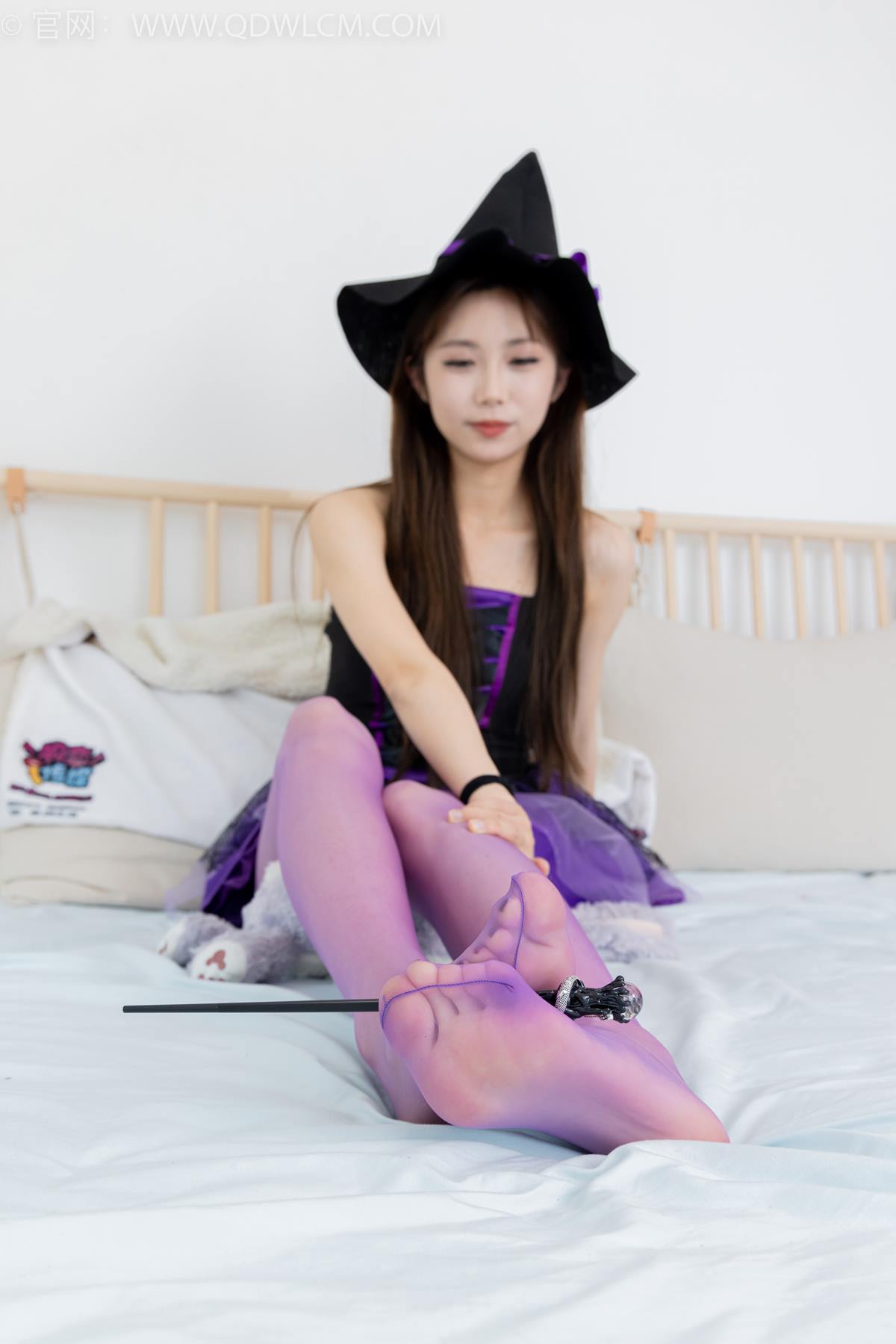 图片[59]-物恋传媒 NO.2383 泡泡-高跟鞋、油亮薄紫丝、脚玩魔法棒剧情[114P] – 速更版-美库