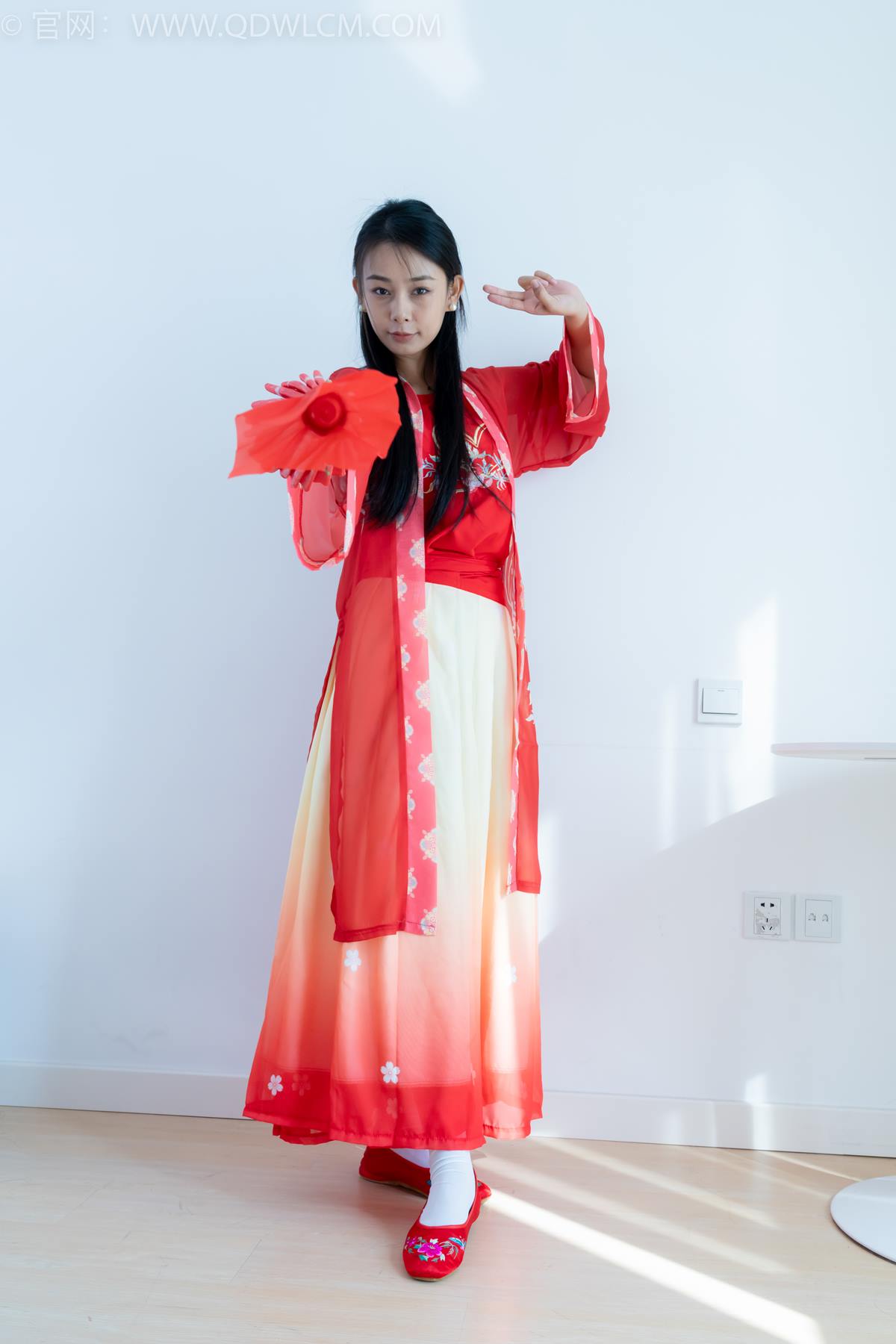 图片[34]-物恋传媒 NO.2386 岚岚-布鞋、短白丝、红色船袜、汉服[137P] – 速更版-美库