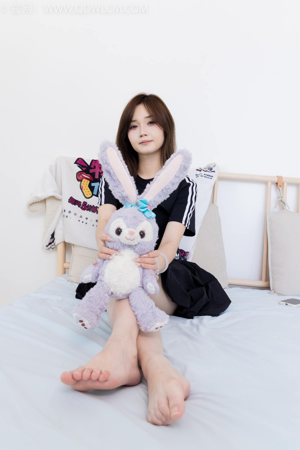 图片[23]-物恋传媒 NO.2392 橙子-皮鞋、白棉袜、裸足[106P] – 速更版-美库