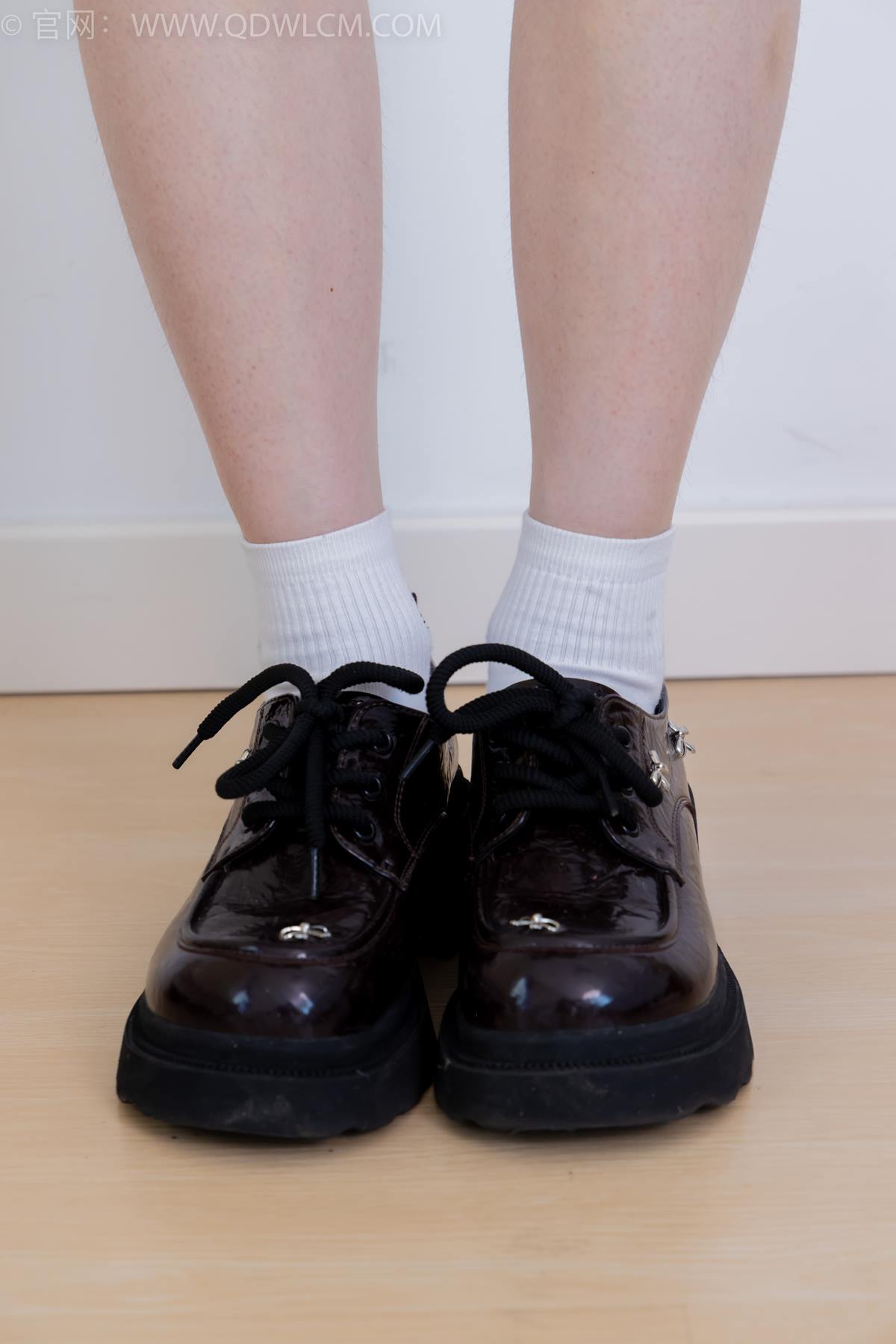 图片[25]-物恋传媒 NO.2392 橙子-皮鞋、白棉袜、裸足[106P] – 速更版-美库