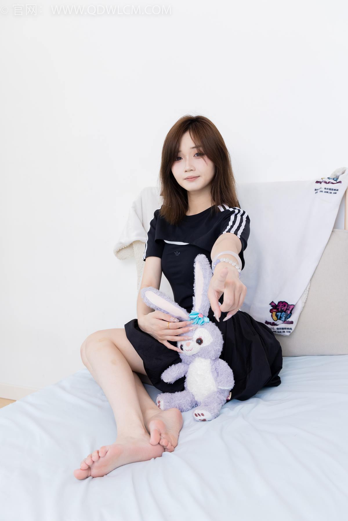 图片[28]-物恋传媒 NO.2392 橙子-皮鞋、白棉袜、裸足[106P] – 速更版-美库