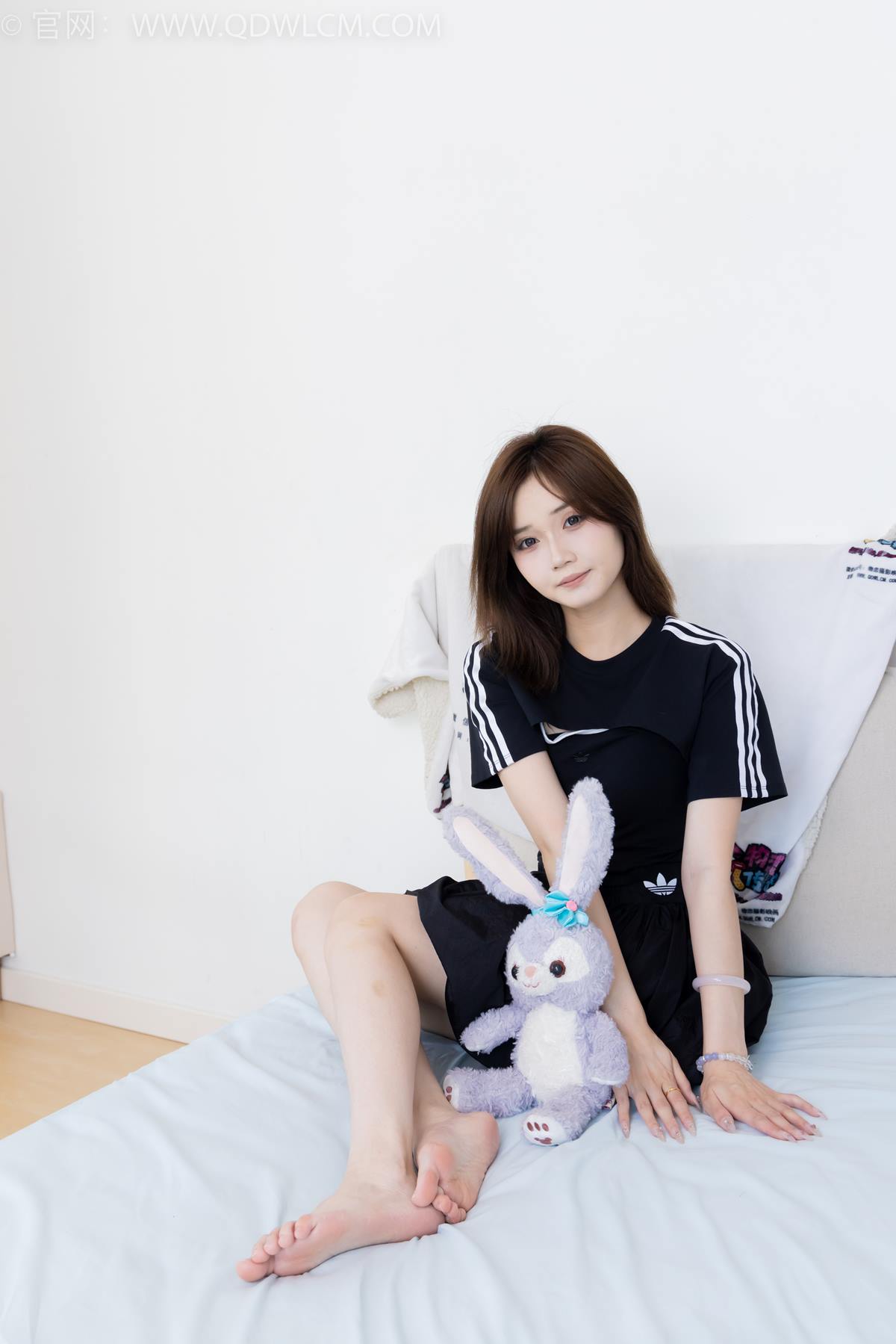 图片[32]-物恋传媒 NO.2392 橙子-皮鞋、白棉袜、裸足[106P] – 速更版-美库