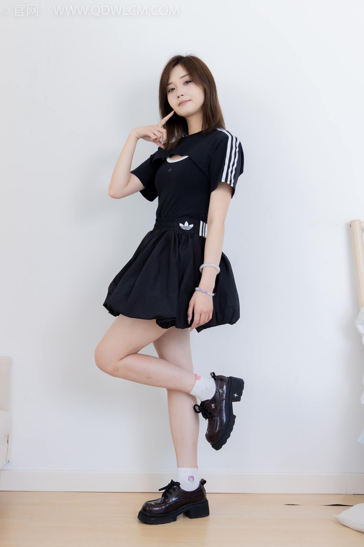 图片[39]-物恋传媒 NO.2392 橙子-皮鞋、白棉袜、裸足[106P] – 速更版-美库