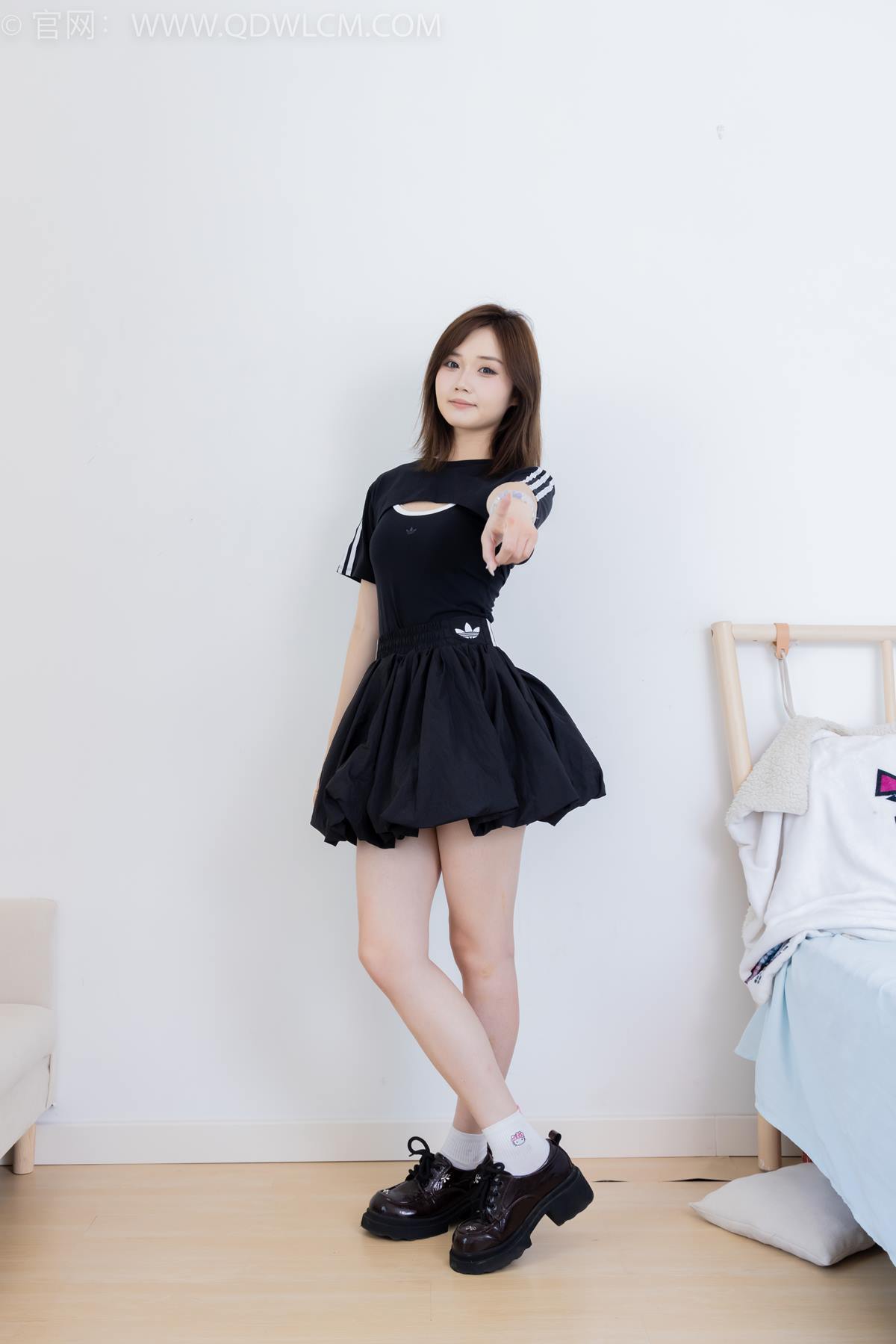 图片[43]-物恋传媒 NO.2392 橙子-皮鞋、白棉袜、裸足[106P] – 速更版-美库