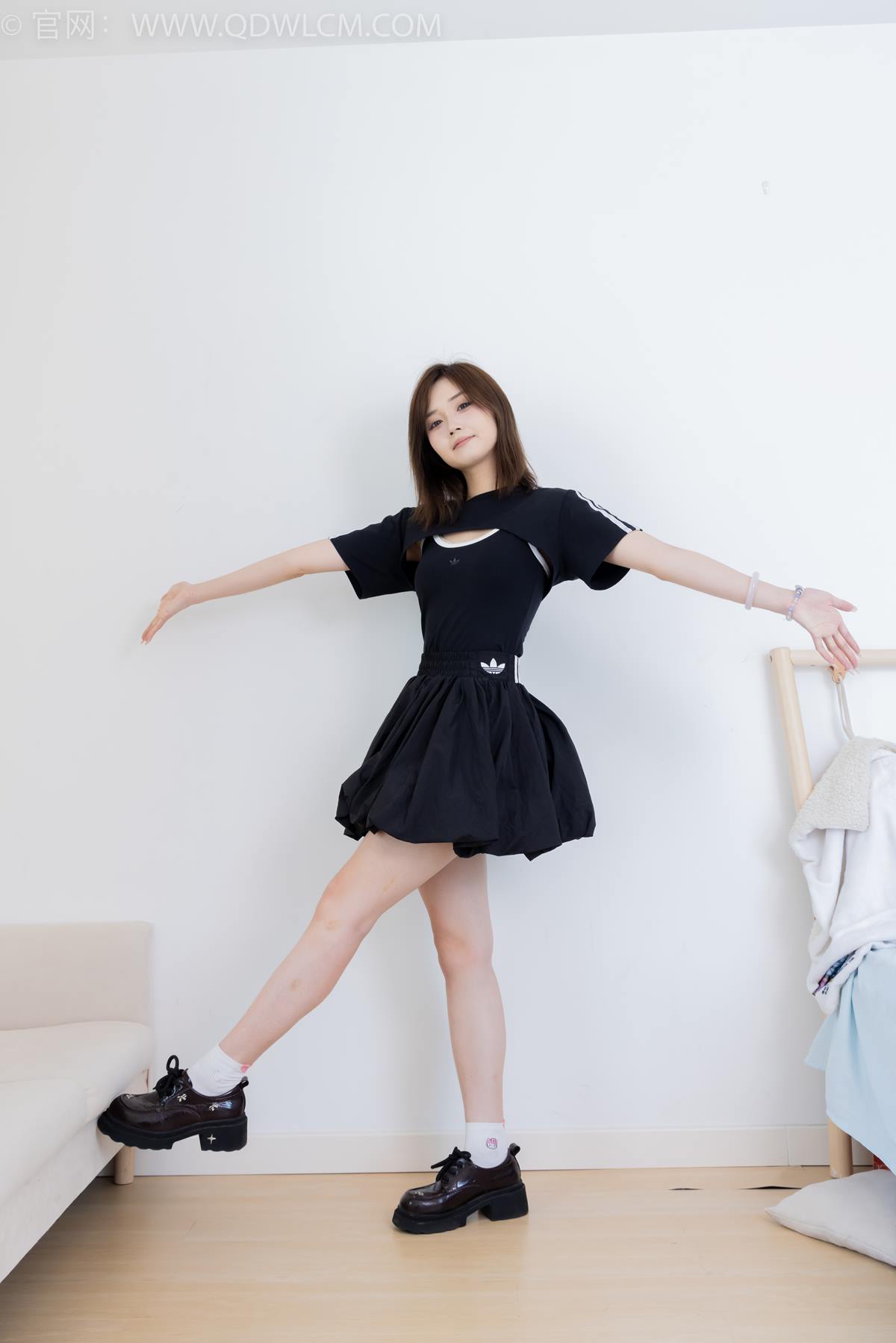 图片[47]-物恋传媒 NO.2392 橙子-皮鞋、白棉袜、裸足[106P] – 速更版-美库